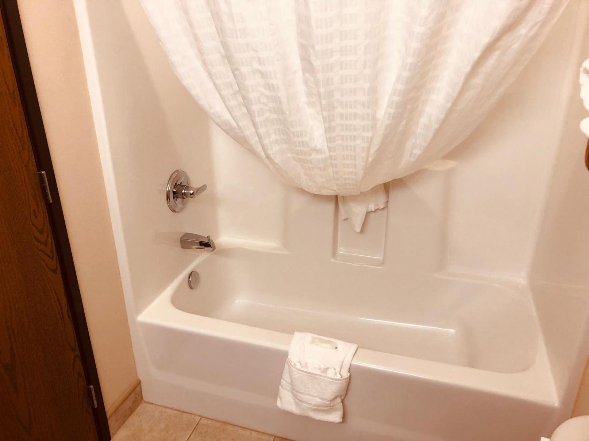 Shenandoah Inn & Suites photo 5