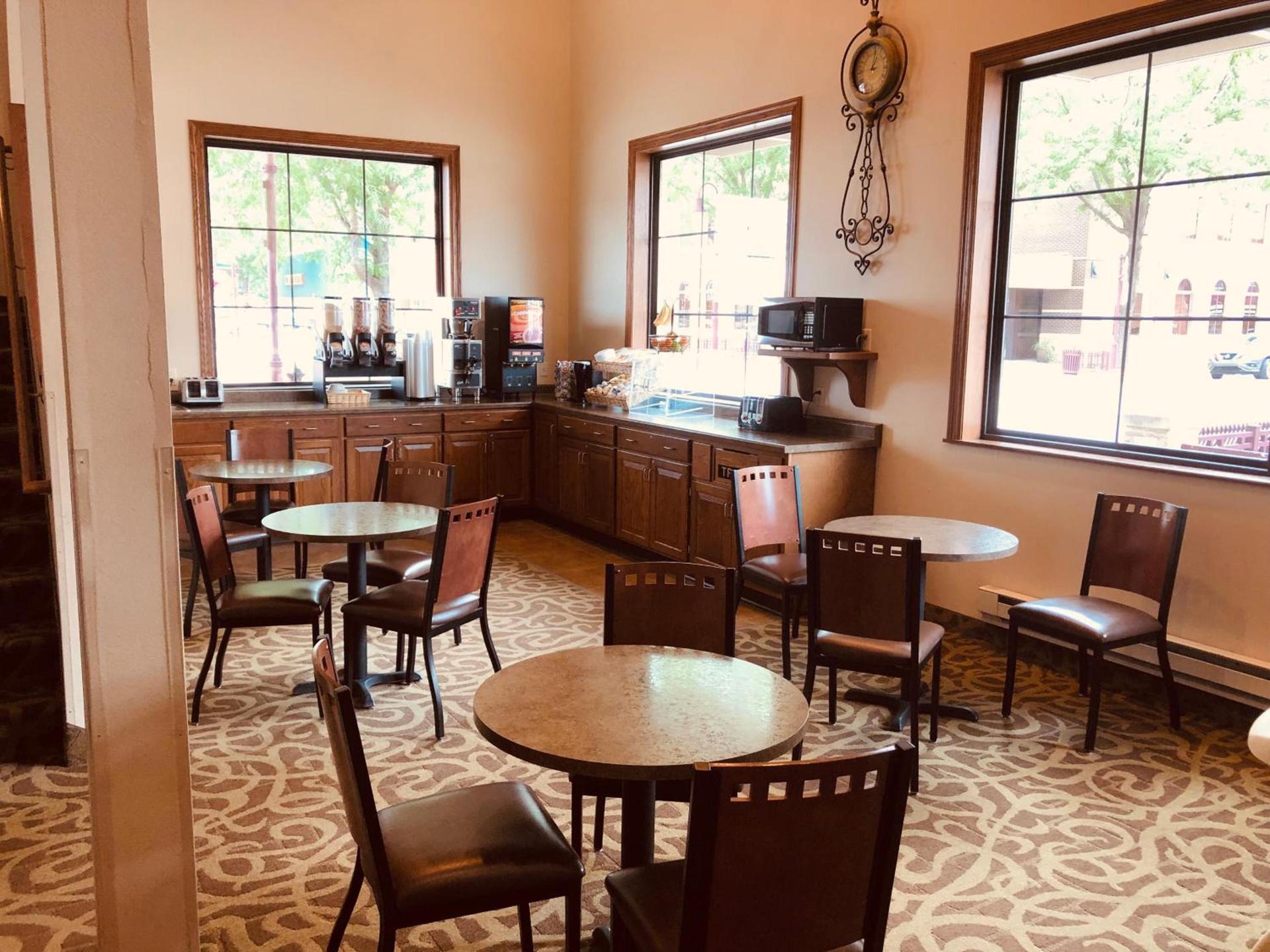 Shenandoah Inn & Suites photo 2