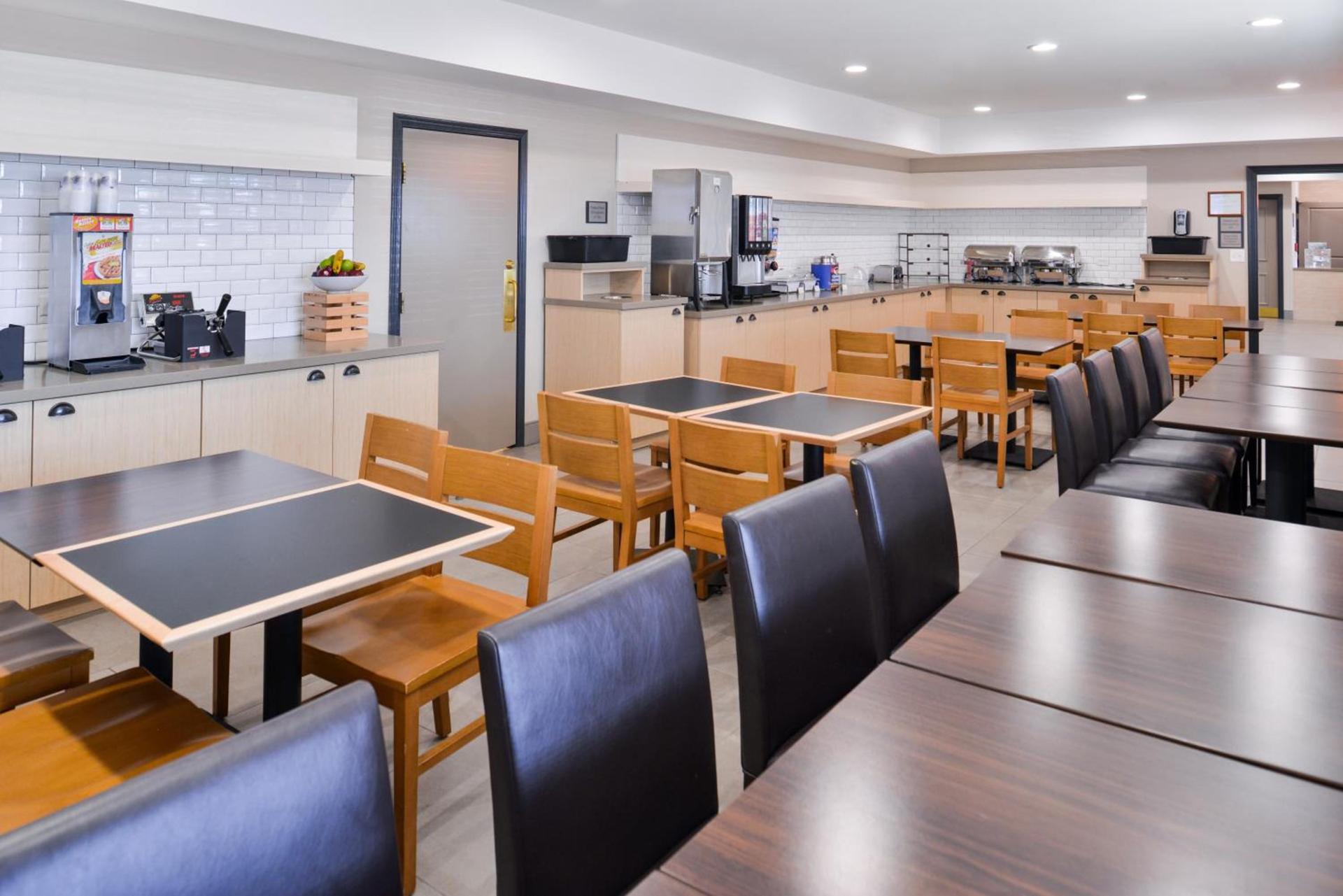 Country Inn & Suites by Radisson, Tinley Park, IL photo 50