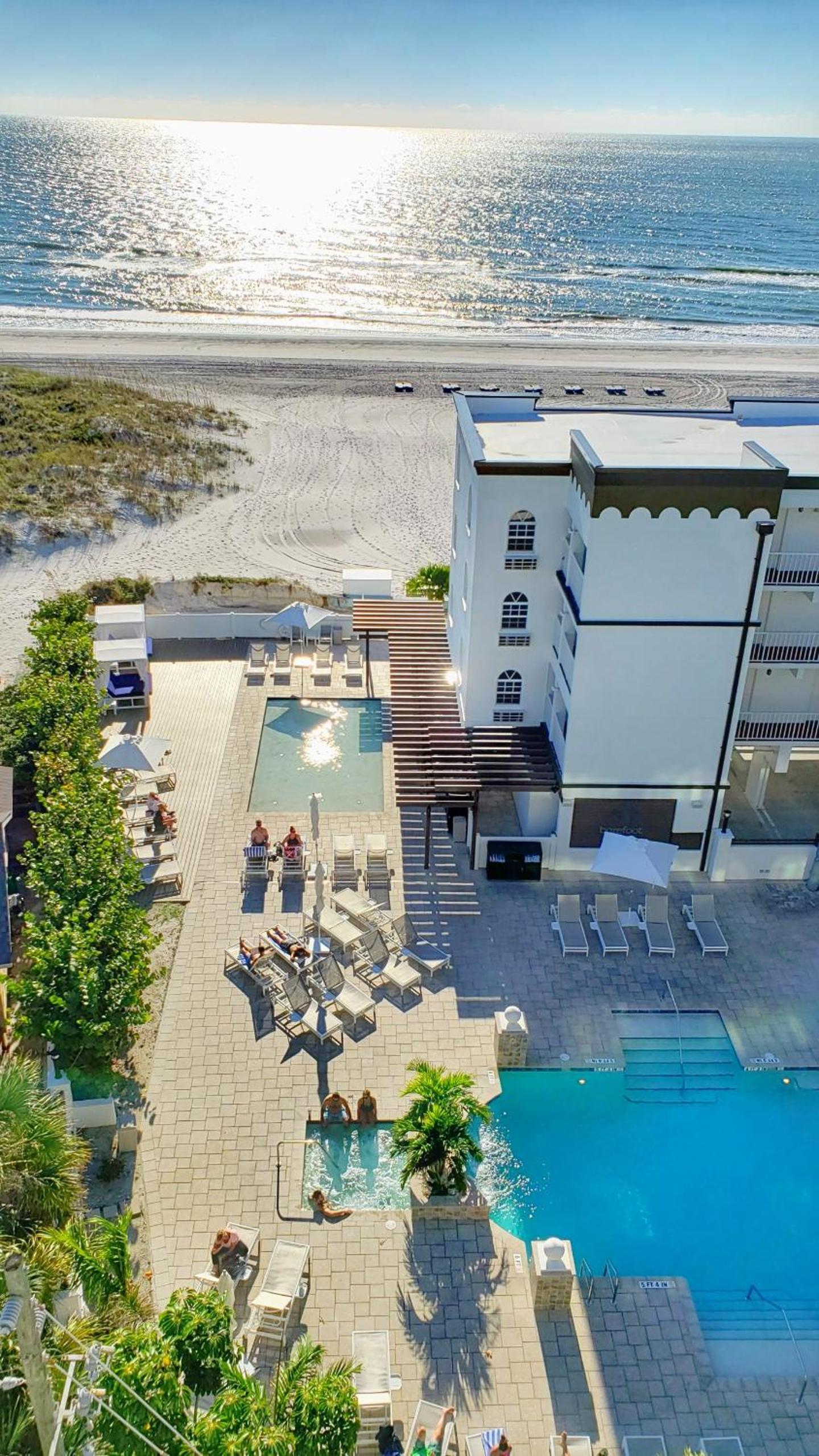 Barefoot Beach Club photo 2