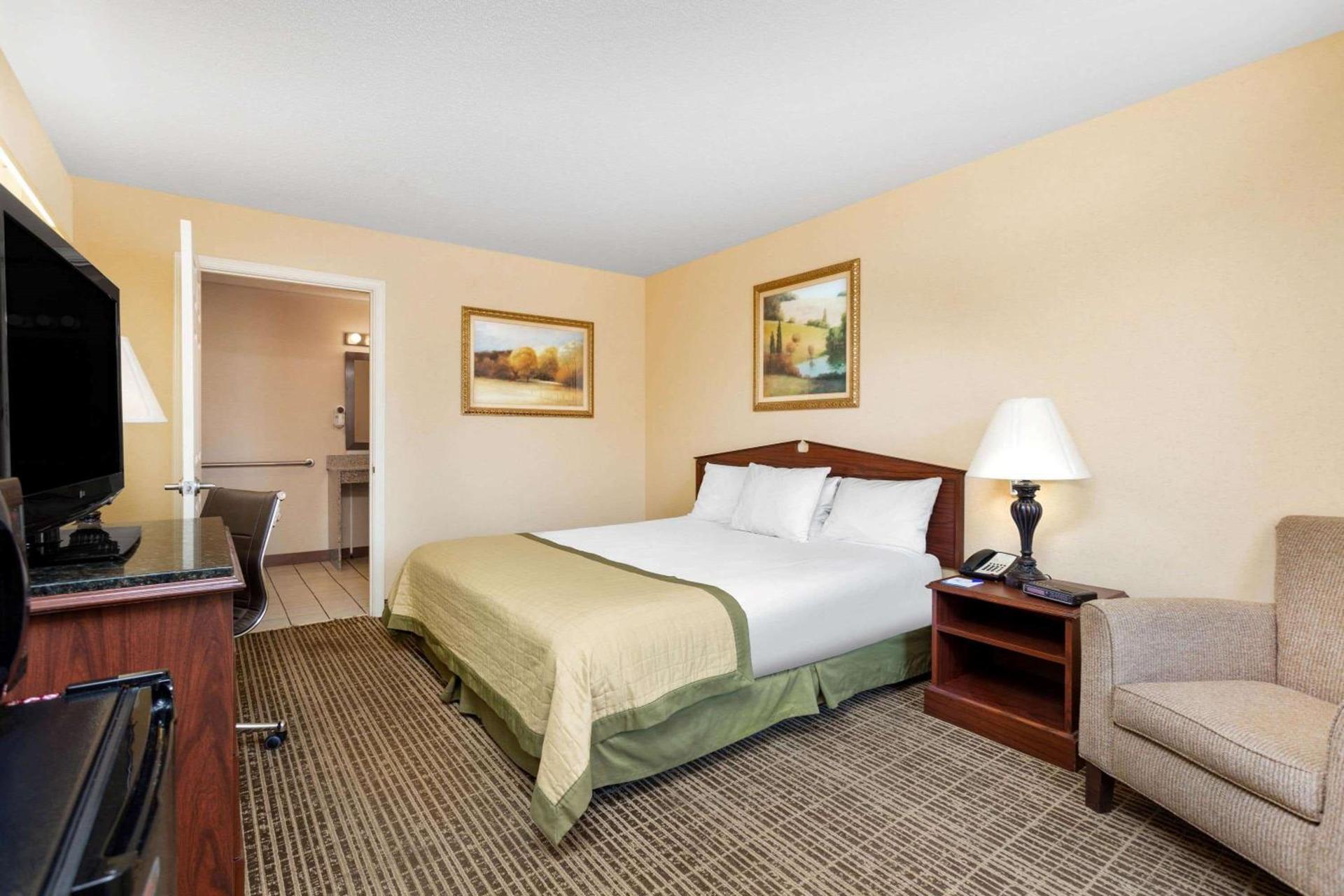 Baymont by Wyndham Easley/Greenville photo 6