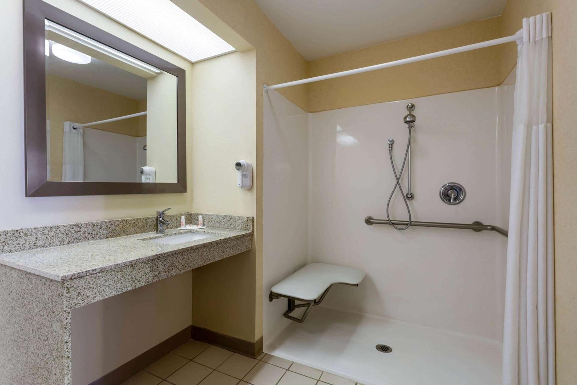 Baymont by Wyndham Easley/Greenville photo 8