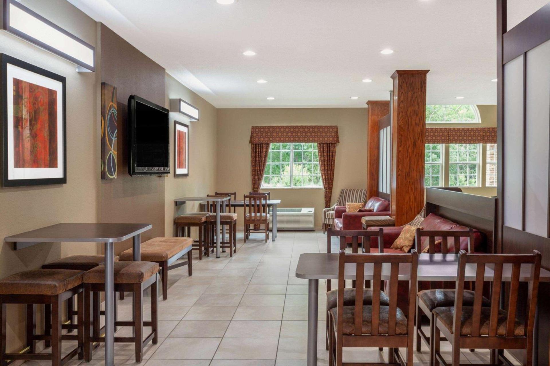 Microtel Inn & Suites by Wyndham Columbia photo 35