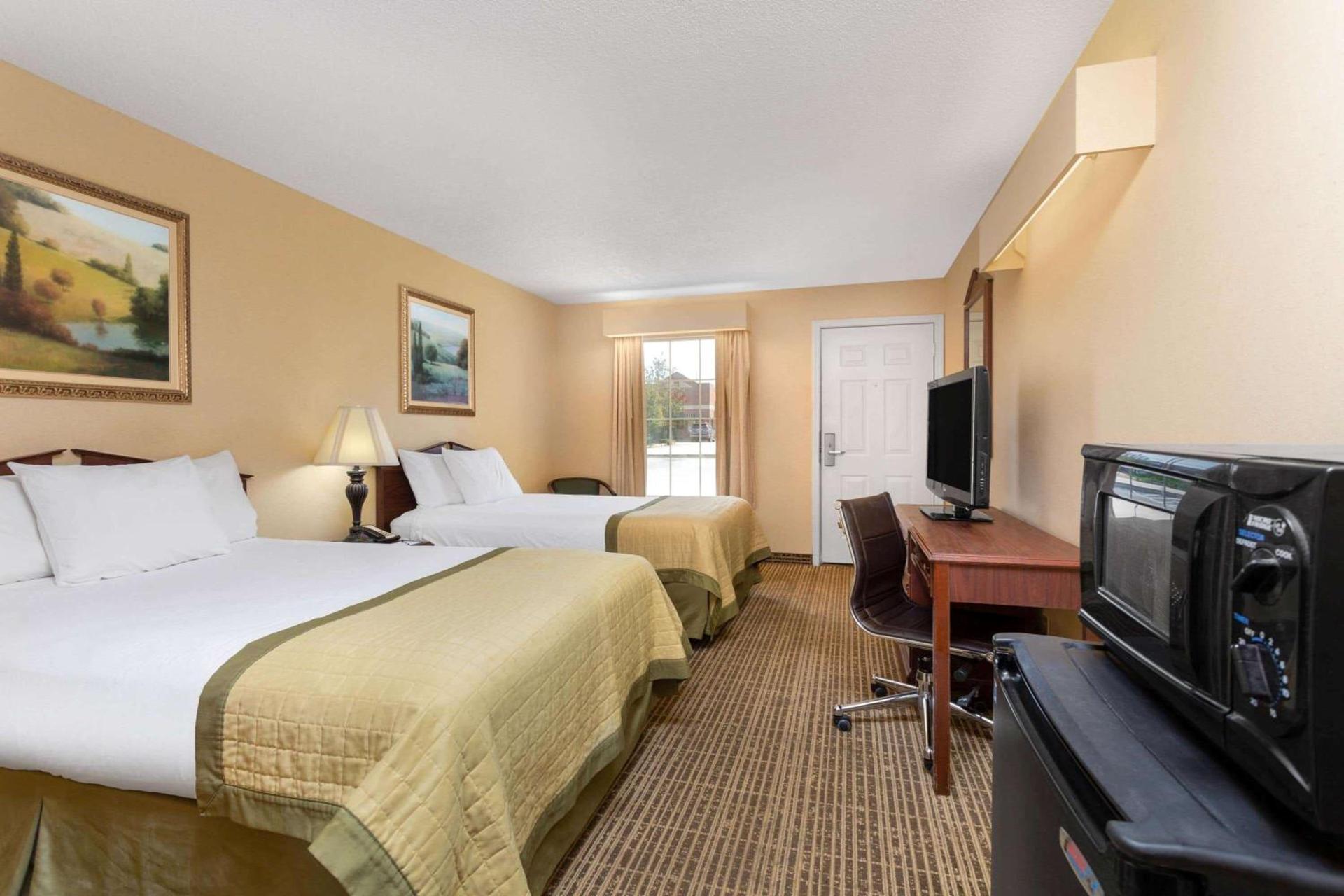 Baymont by Wyndham Easley/Greenville photo 12