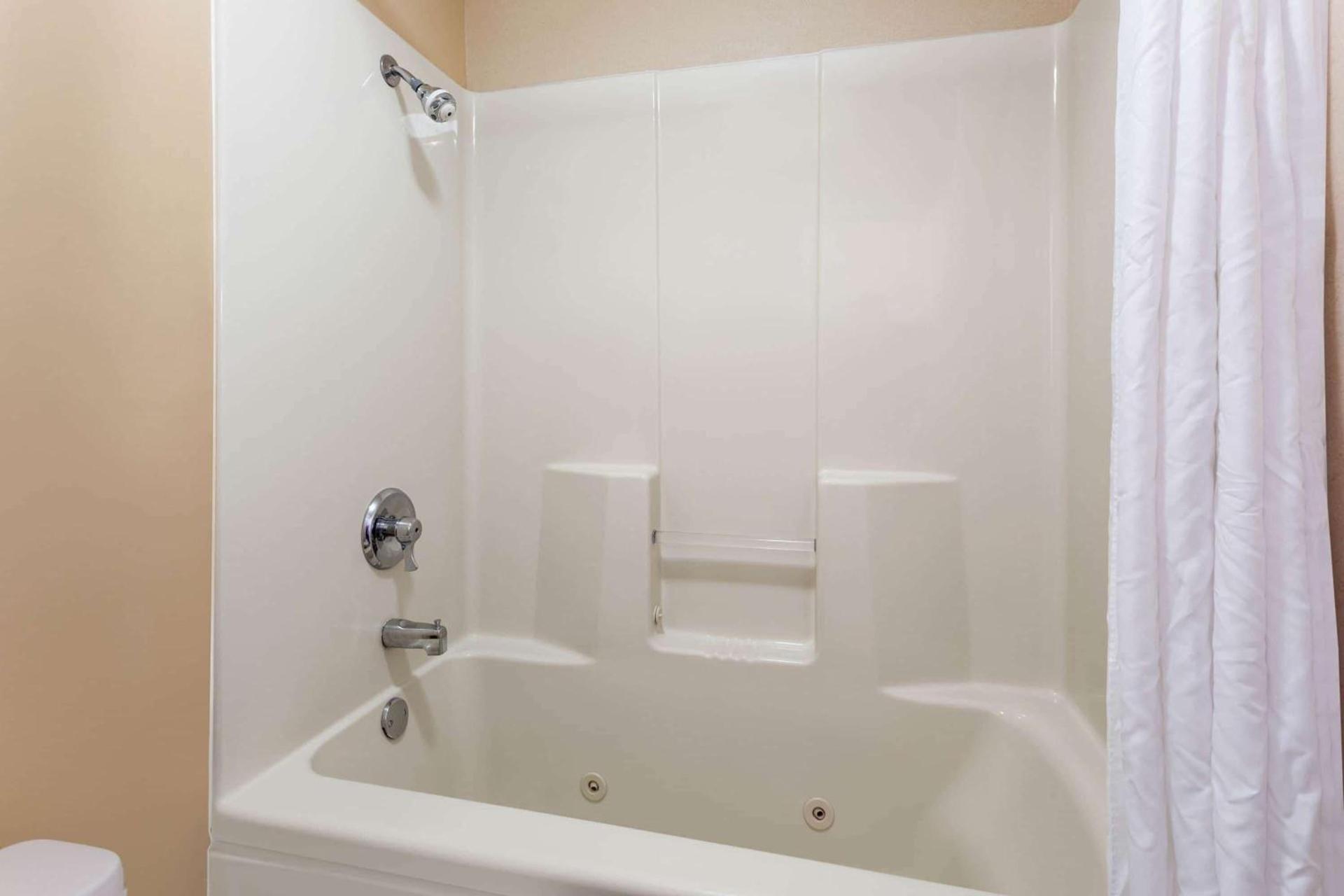 Baymont by Wyndham Easley/Greenville photo 14