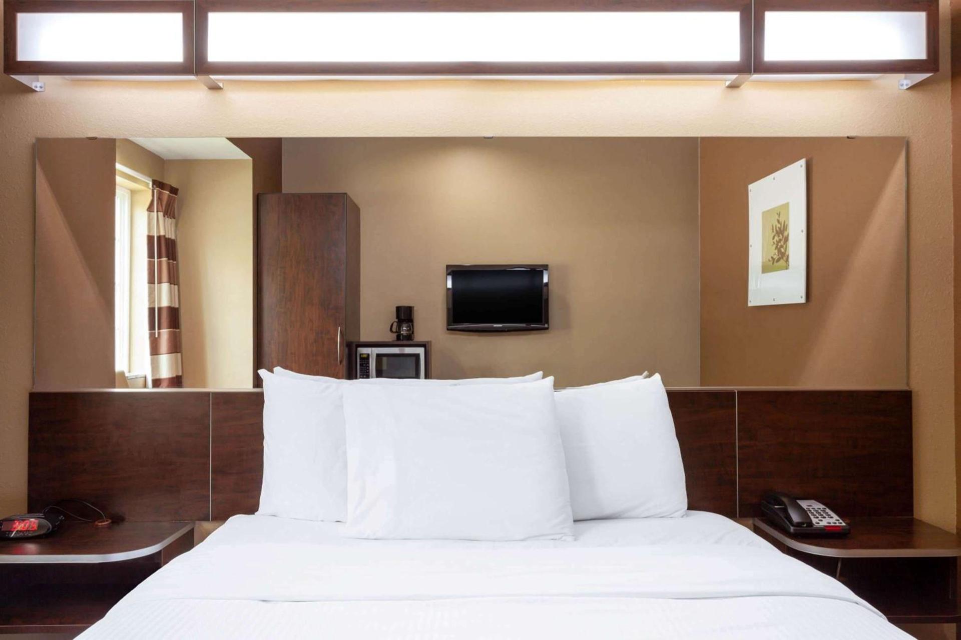 Microtel Inn & Suites by Wyndham Columbia photo 6