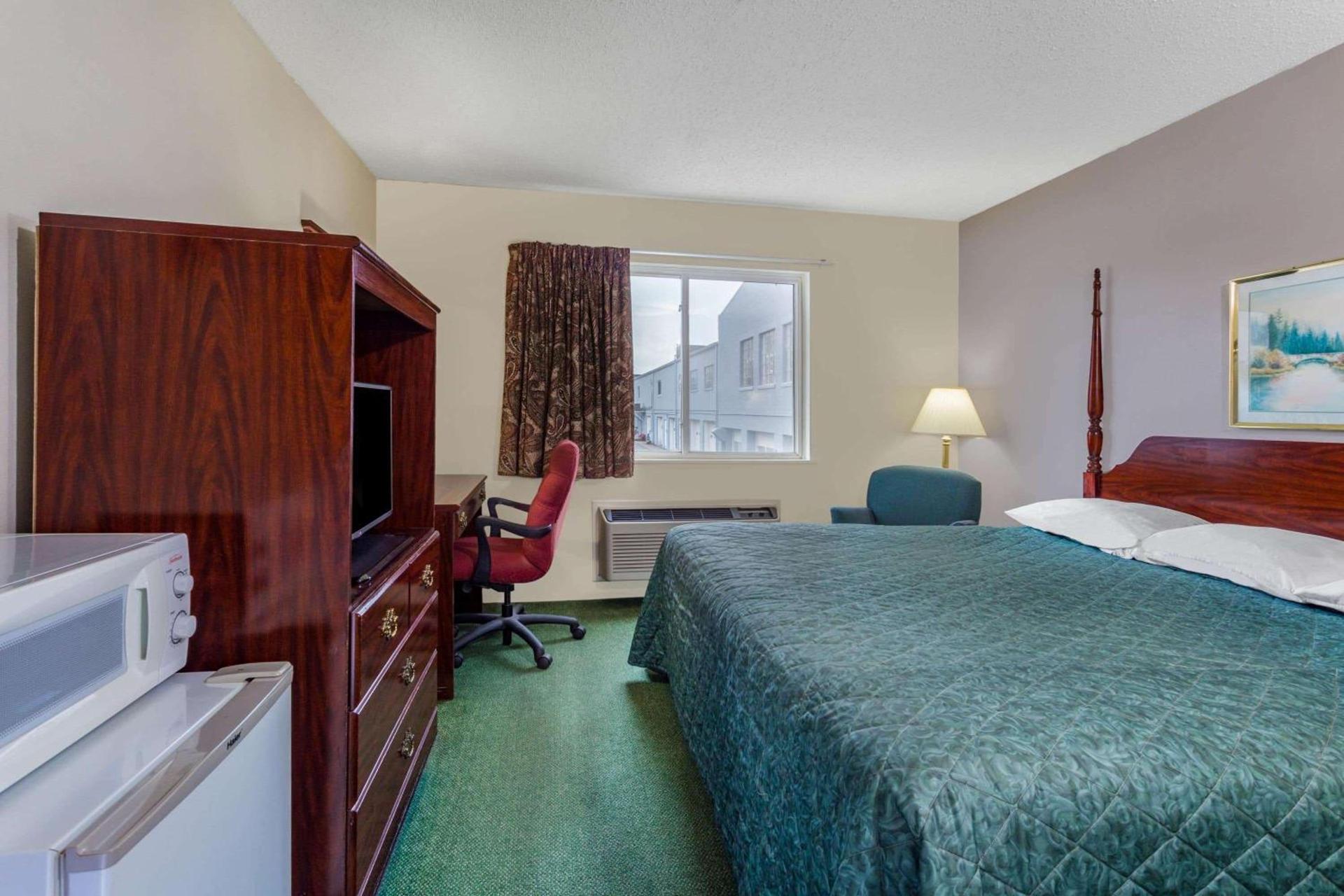 Super 8 by Wyndham Reedsburg photo 20