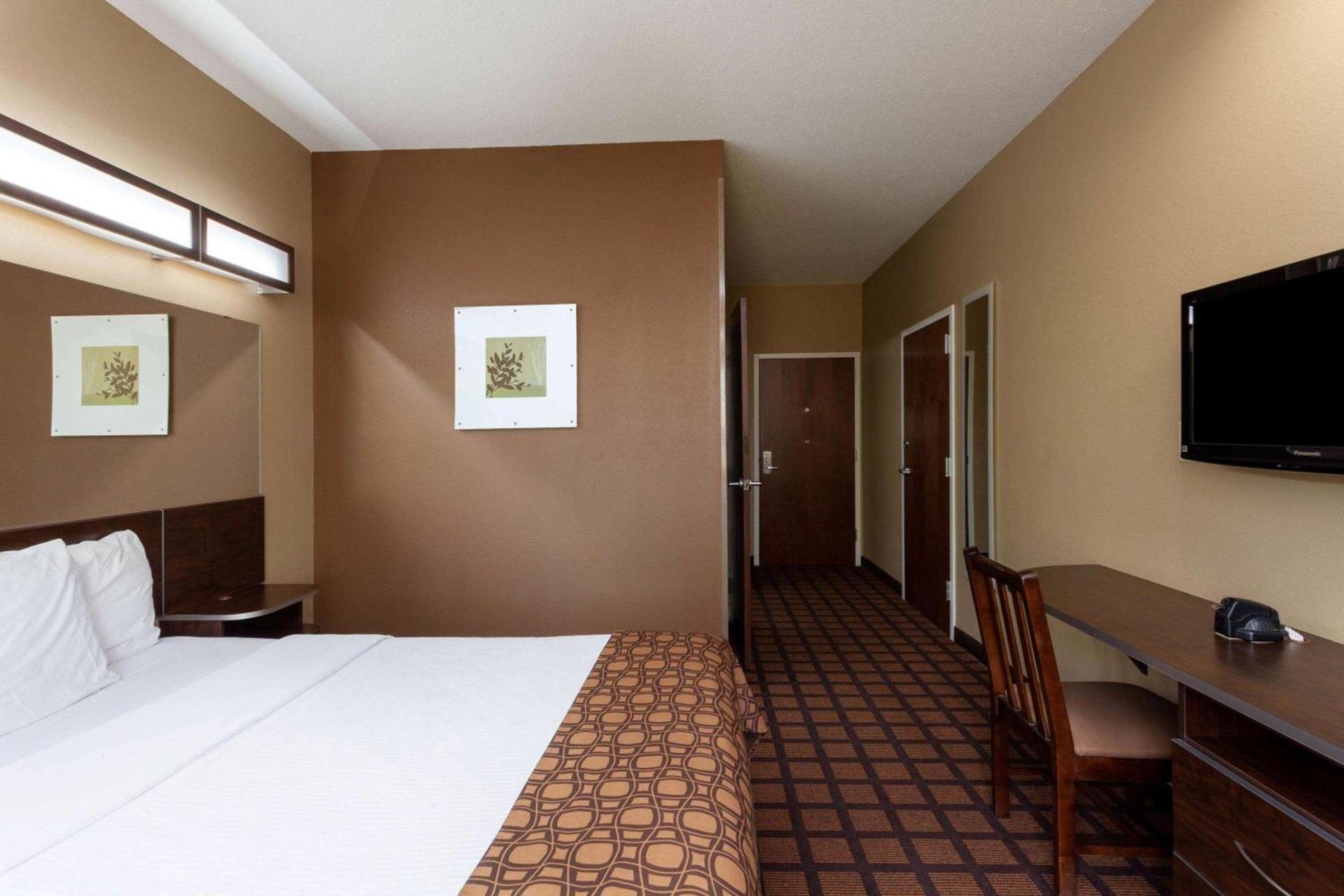 Microtel Inn & Suites by Wyndham Columbia photo 13
