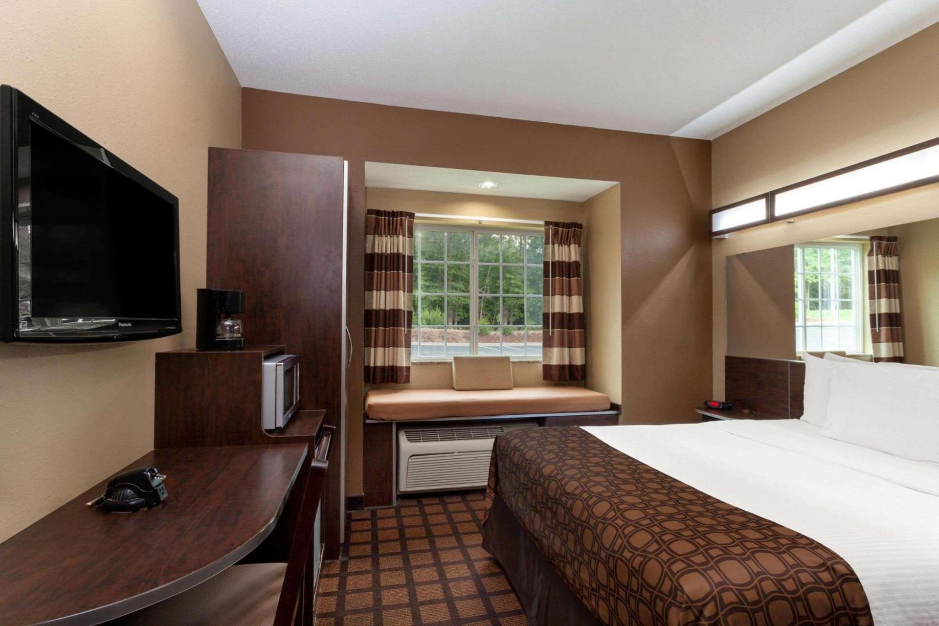 Microtel Inn & Suites by Wyndham Columbia photo 5