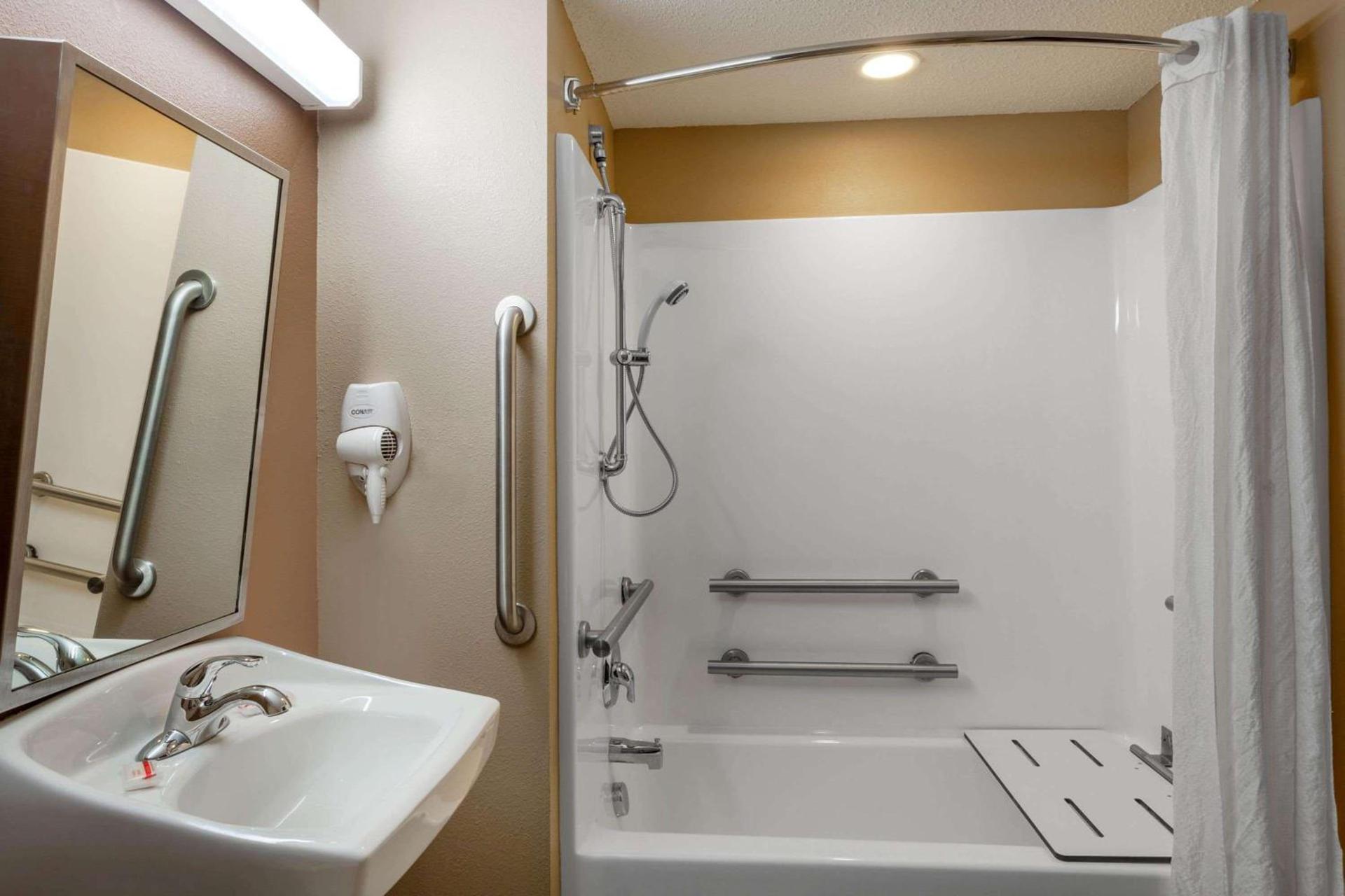 Microtel Inn & Suites by Wyndham Columbia photo 23