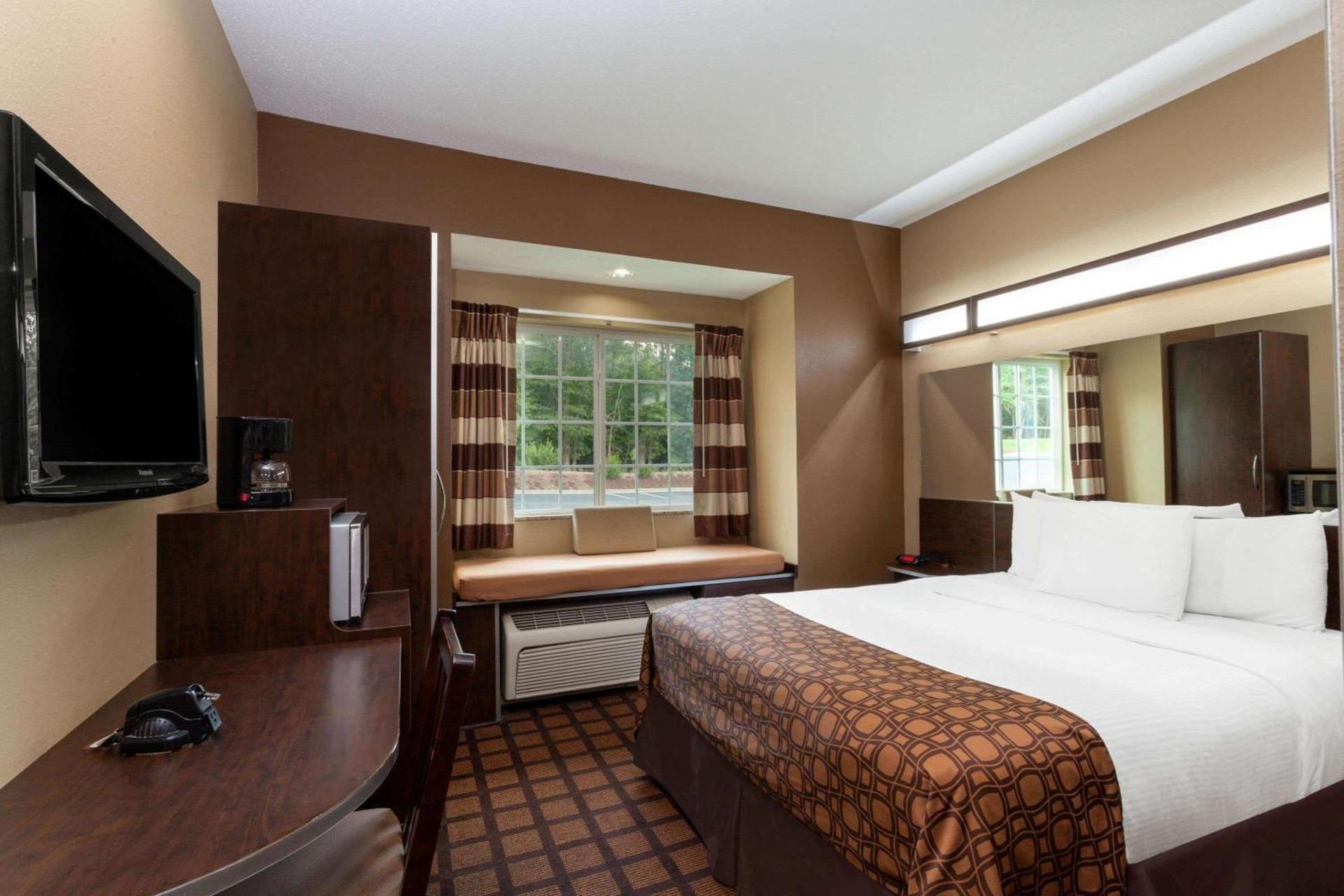 Microtel Inn & Suites by Wyndham Columbia photo 3