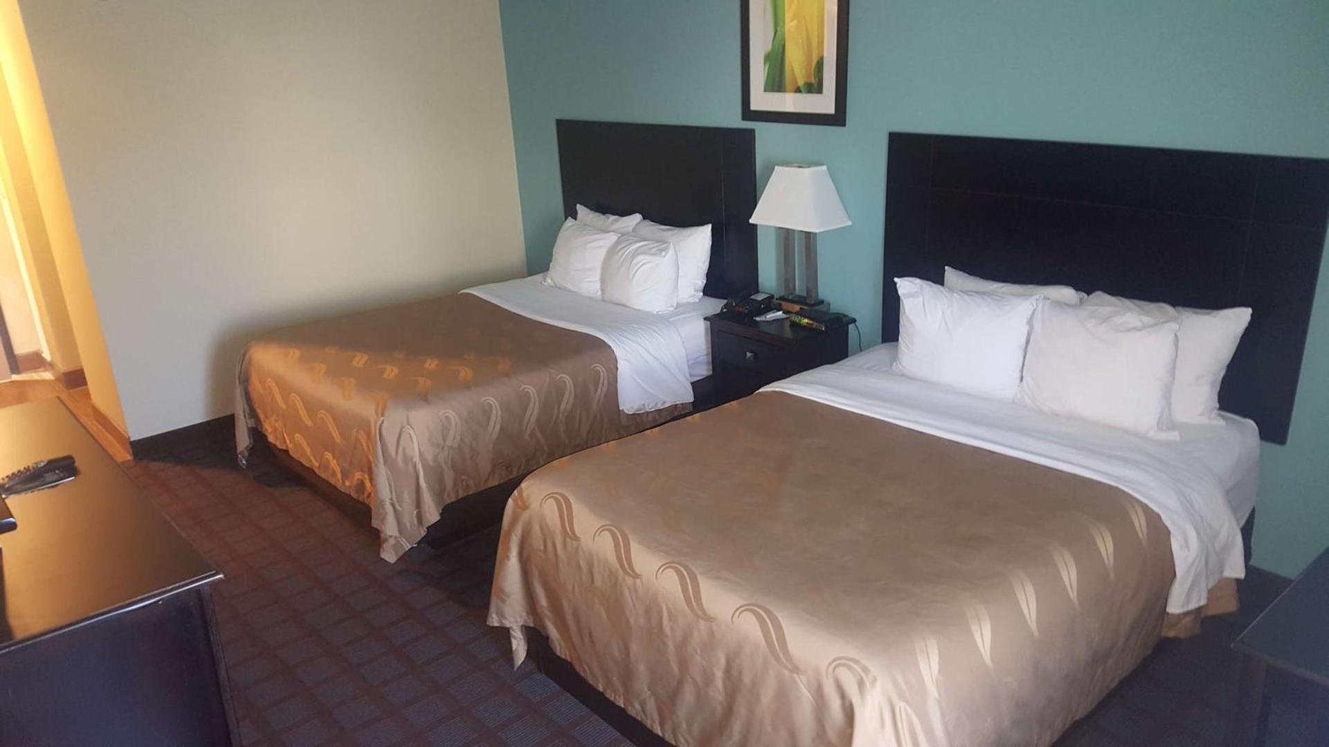 Red Lion Inn & Suites Blue Springs photo 25