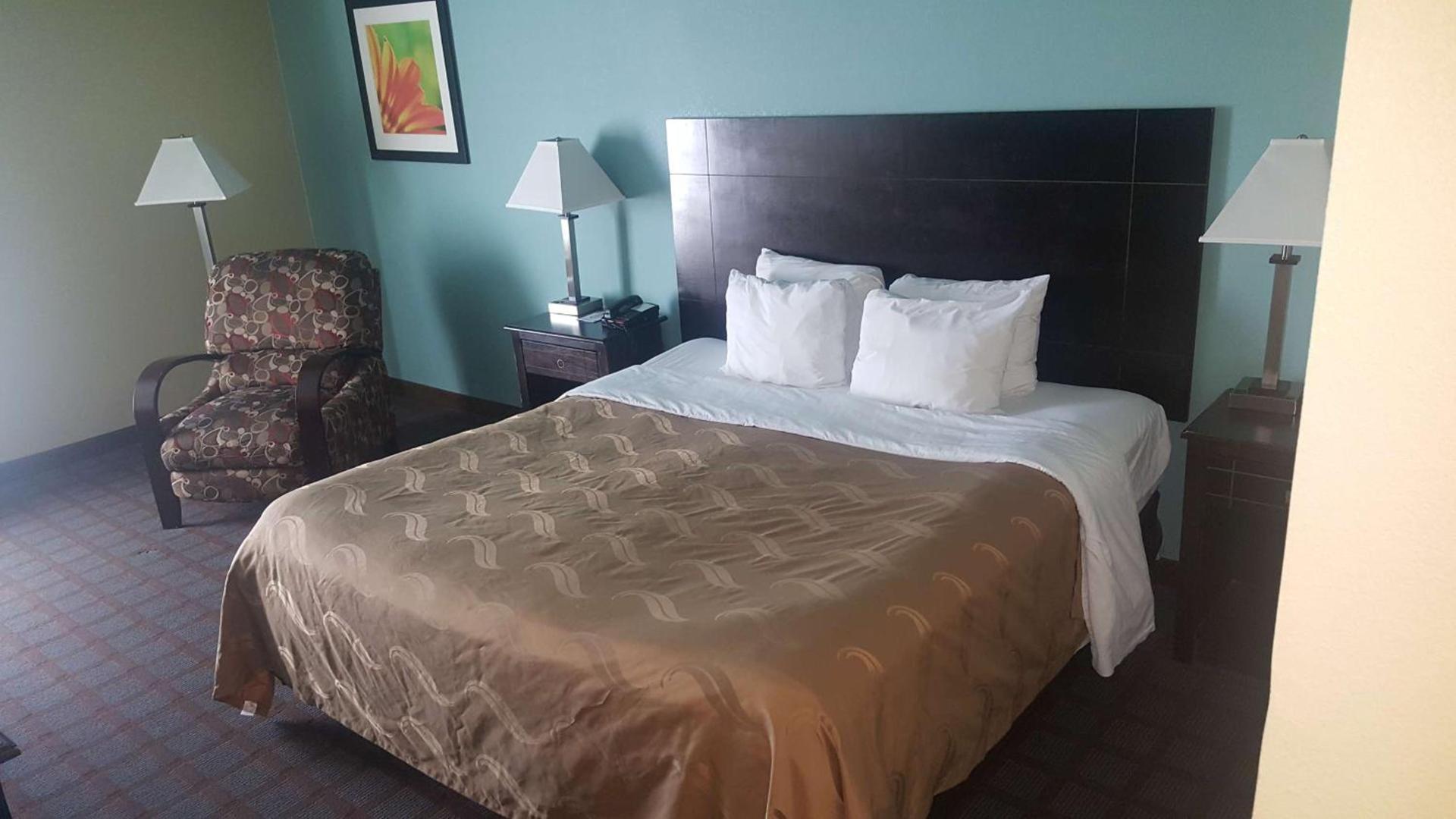 Red Lion Inn & Suites Blue Springs photo 24