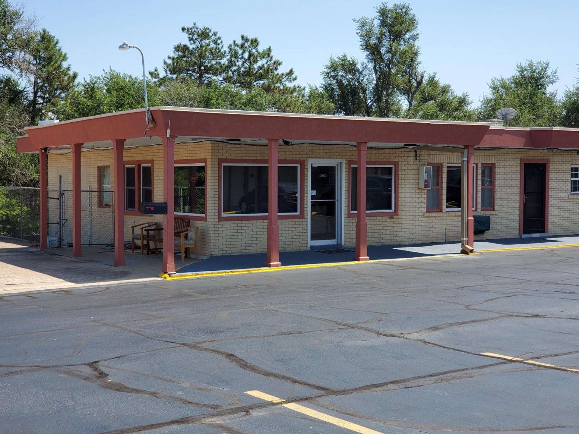 Economy Inn photo 2