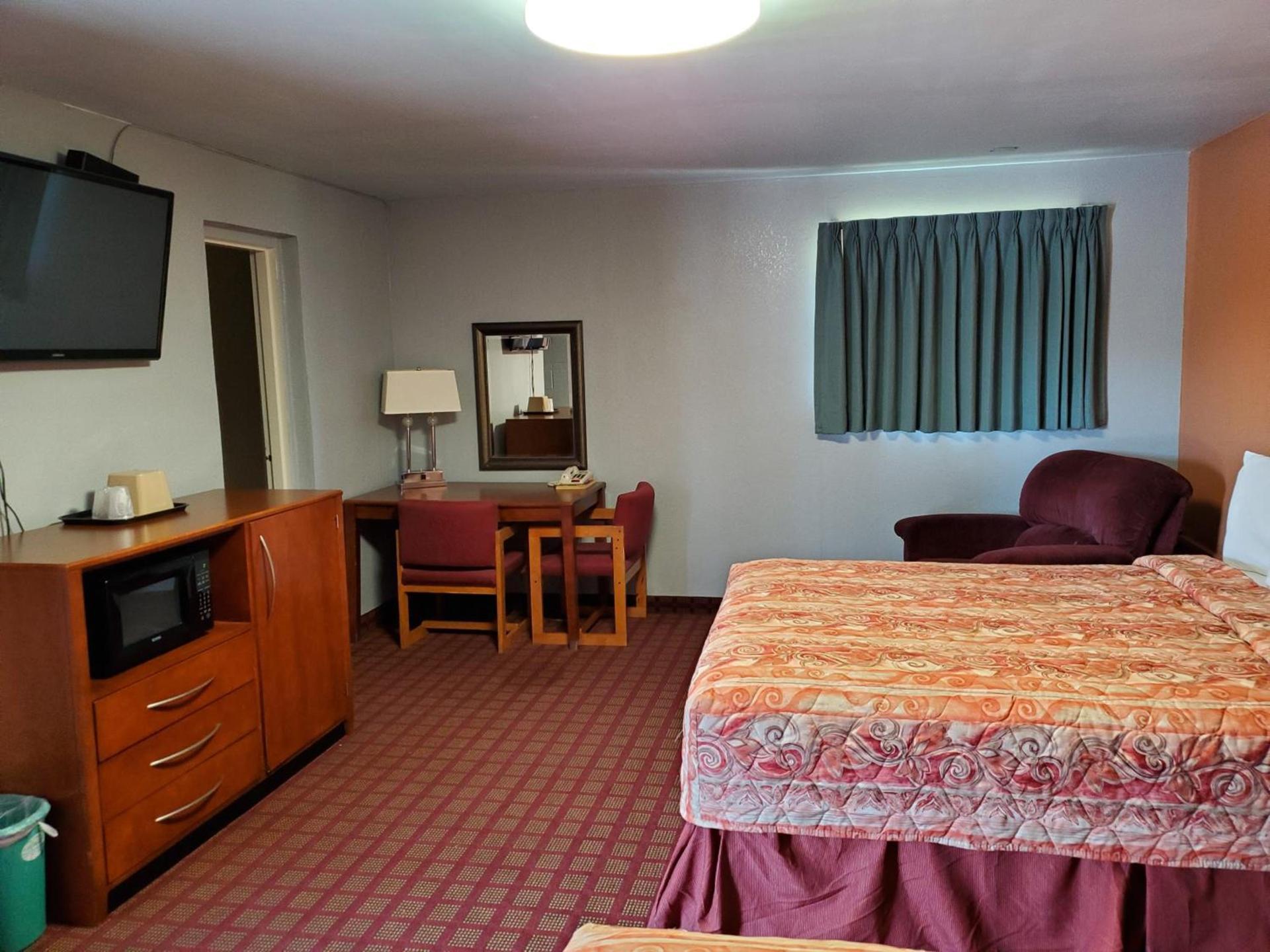 Economy Inn photo 9