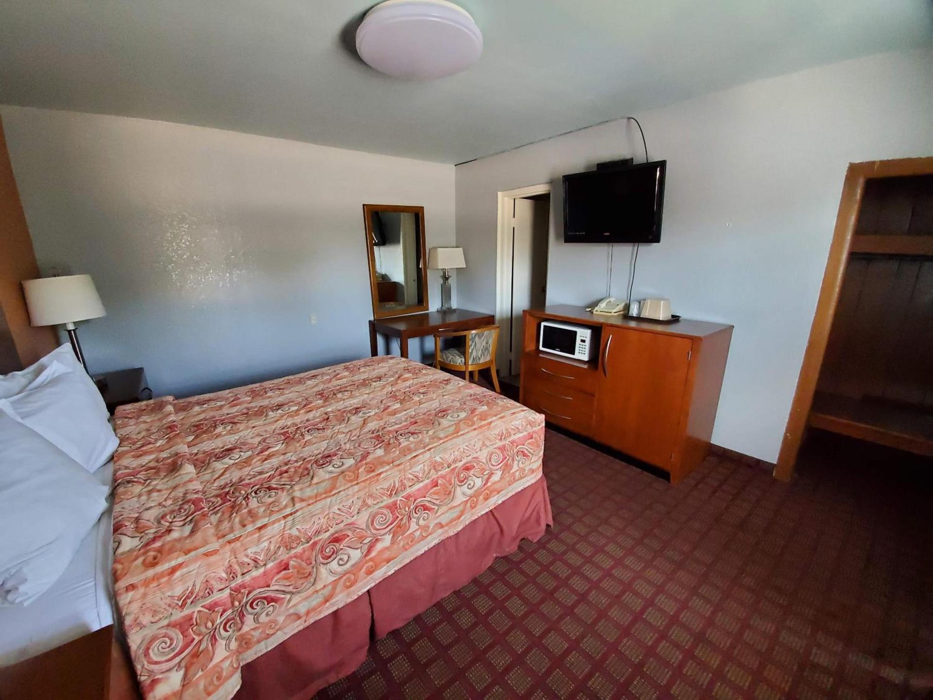Economy Inn photo 7