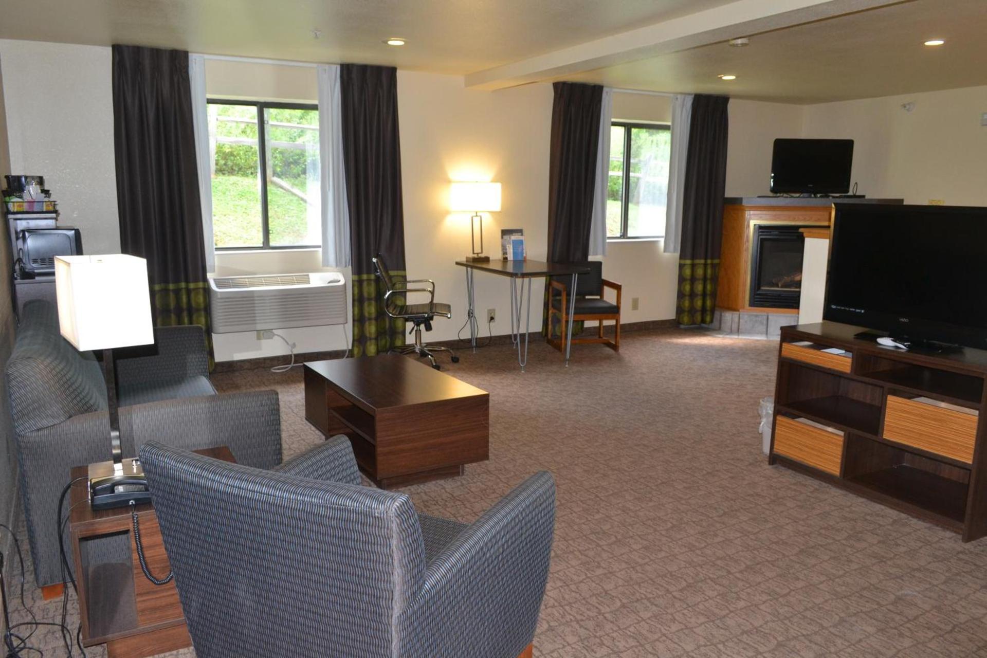 Super 8 by Wyndham Lebanon photo 7