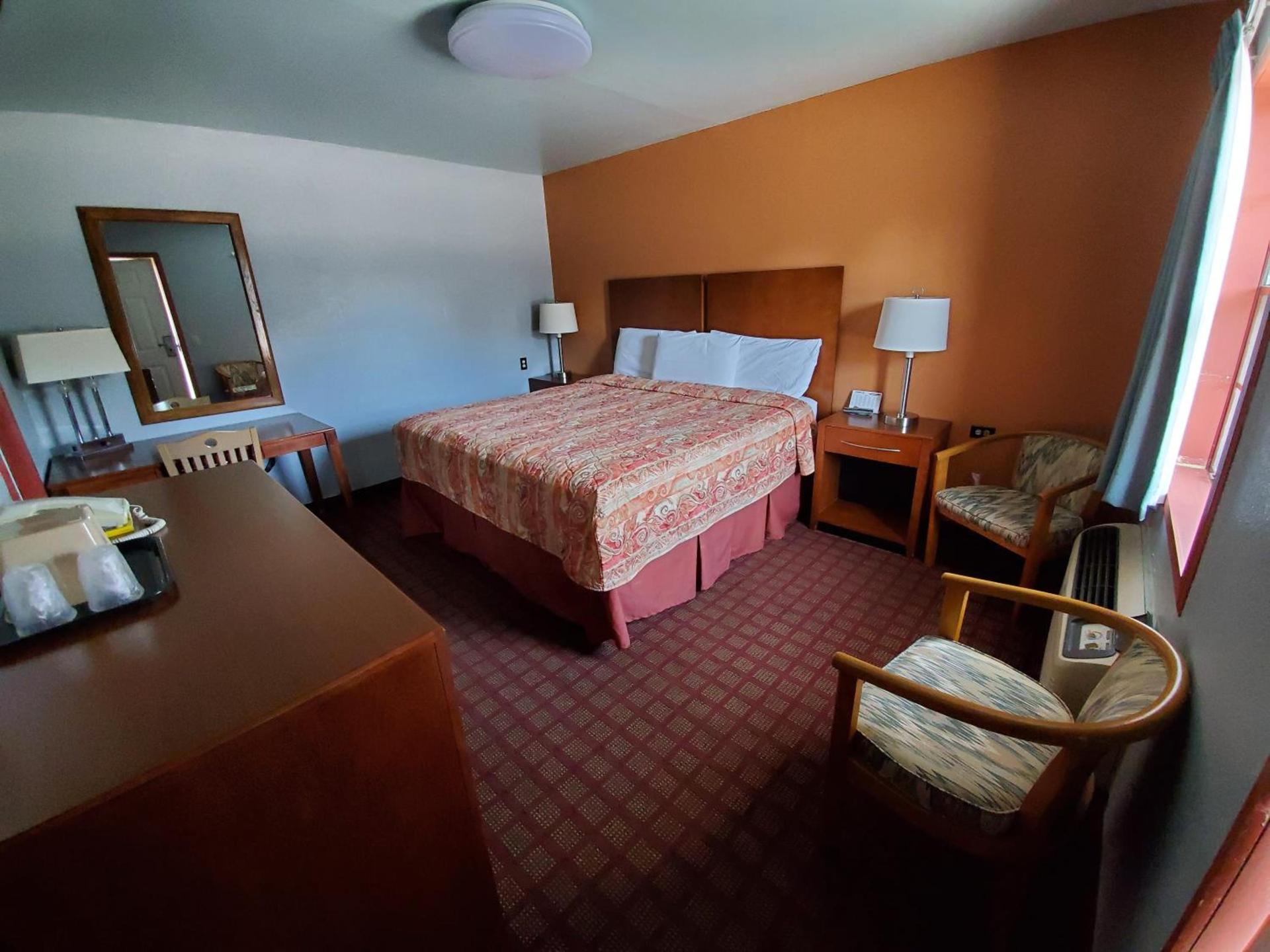 Economy Inn photo 8