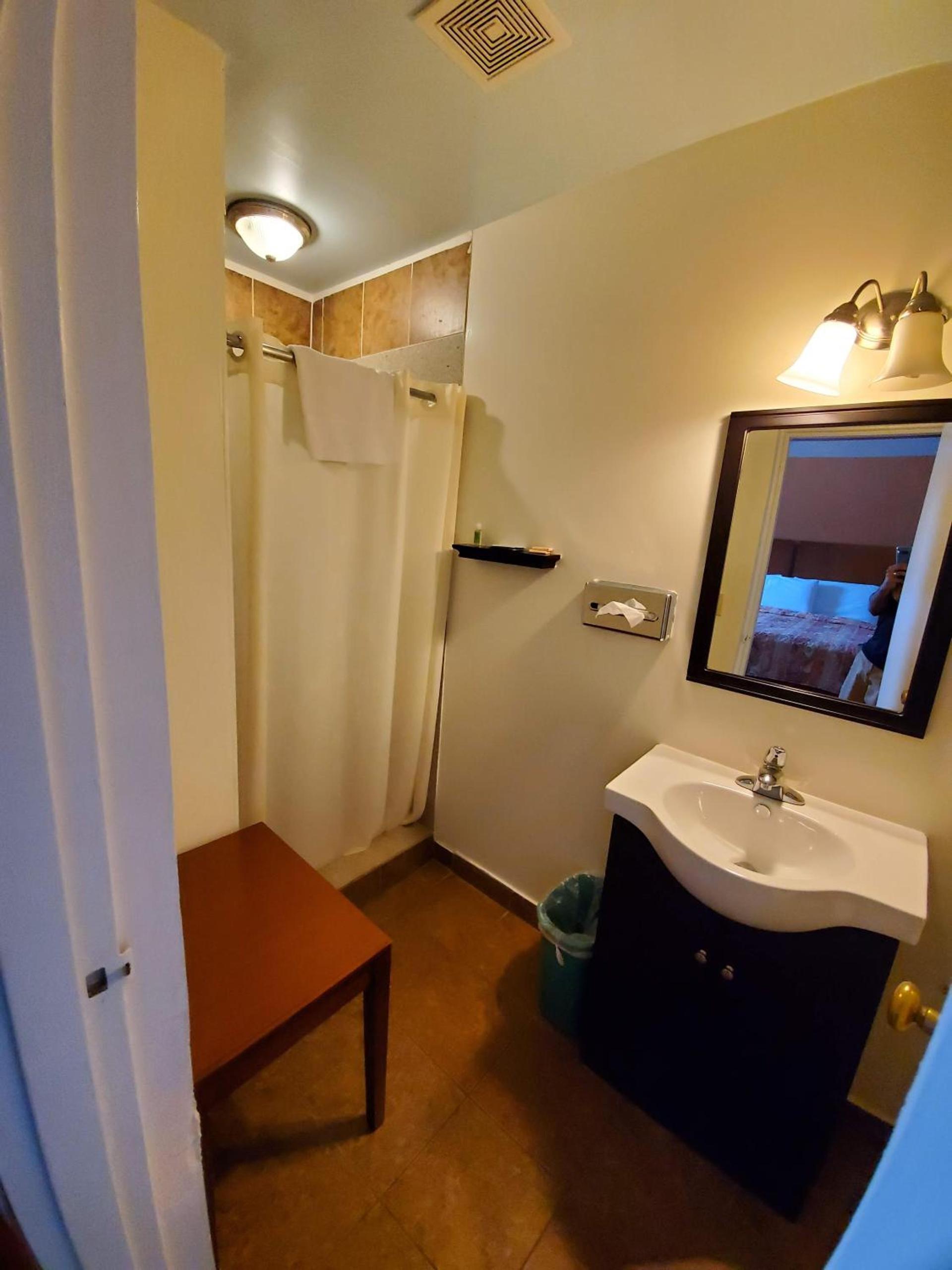 Economy Inn photo 13