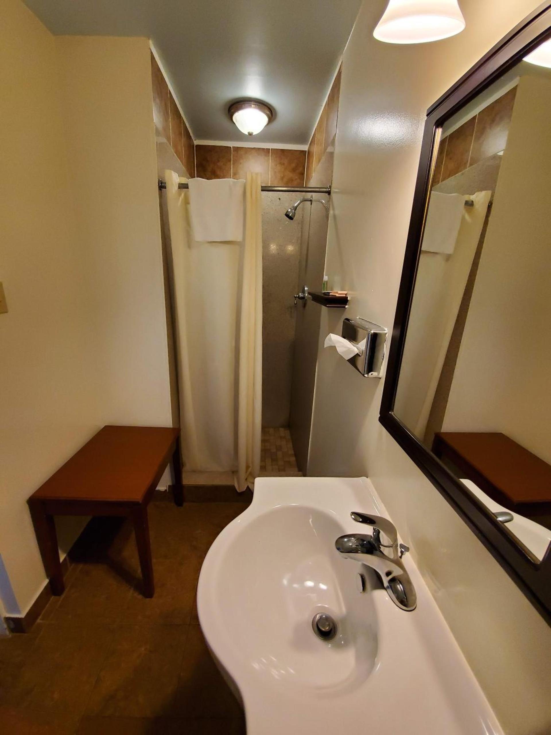 Economy Inn photo 18