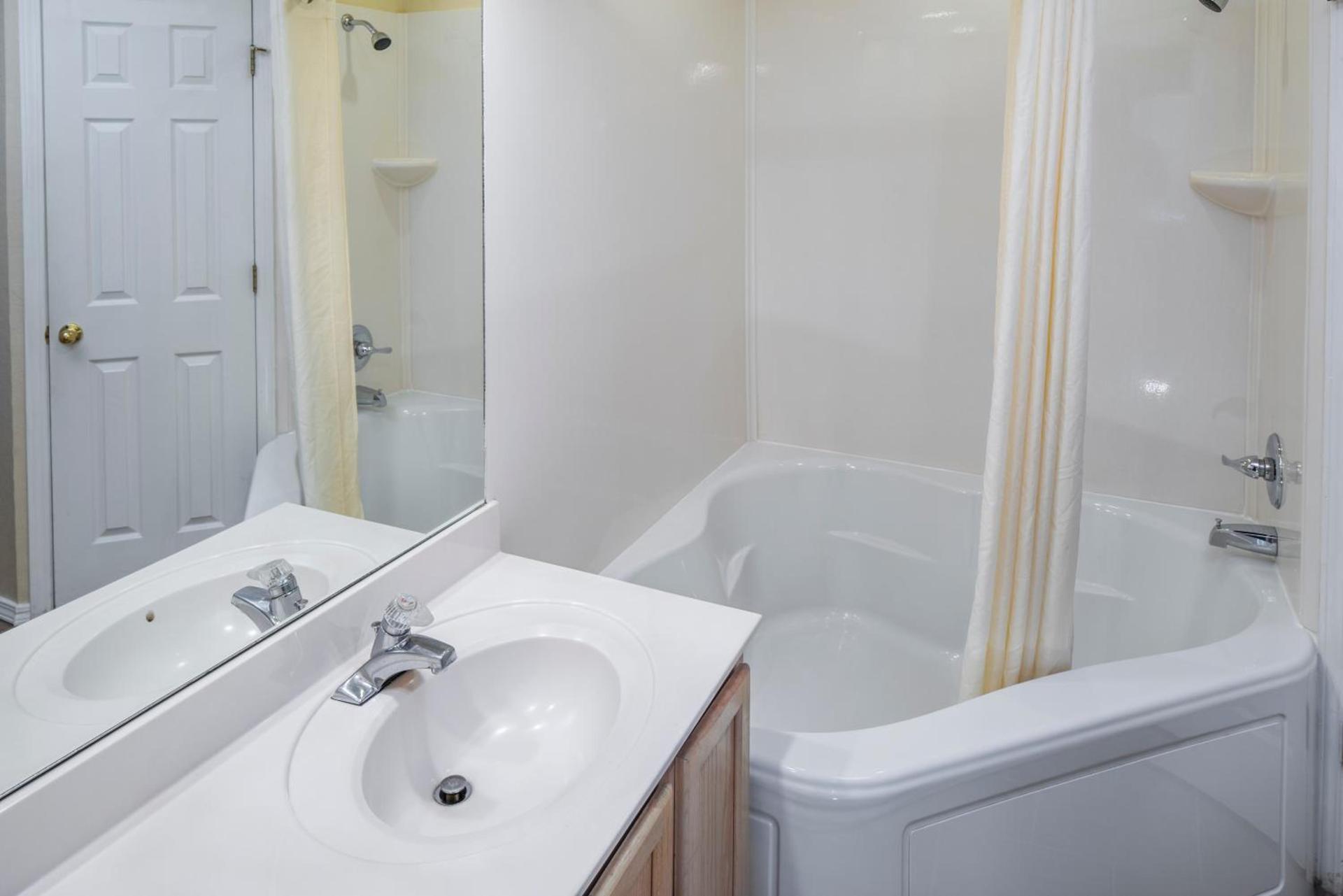 The Suites at Fall Creek photo 35