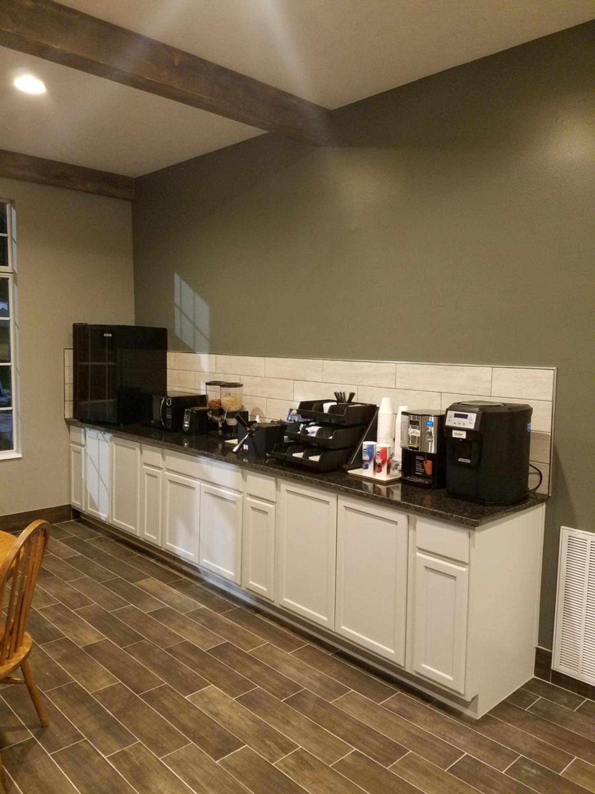 Meriwether Country Inn photo 10