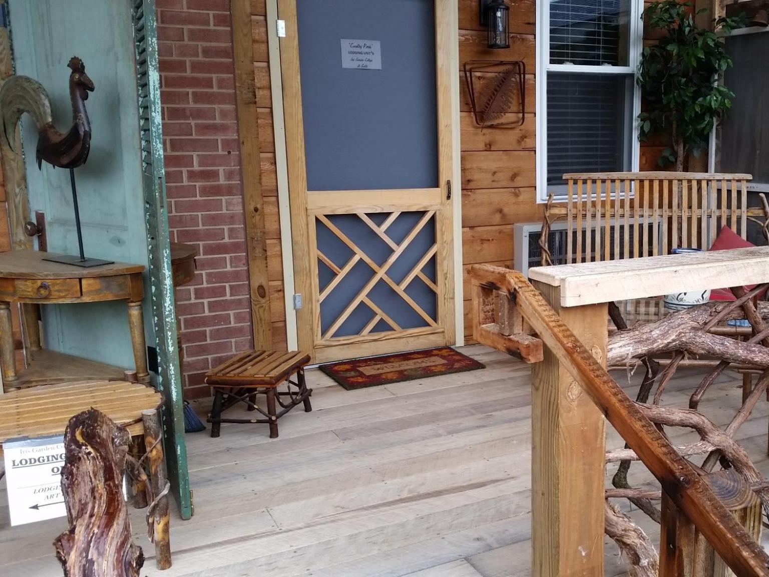 The Iris Garden Downtown Cottages and Suites photo 13