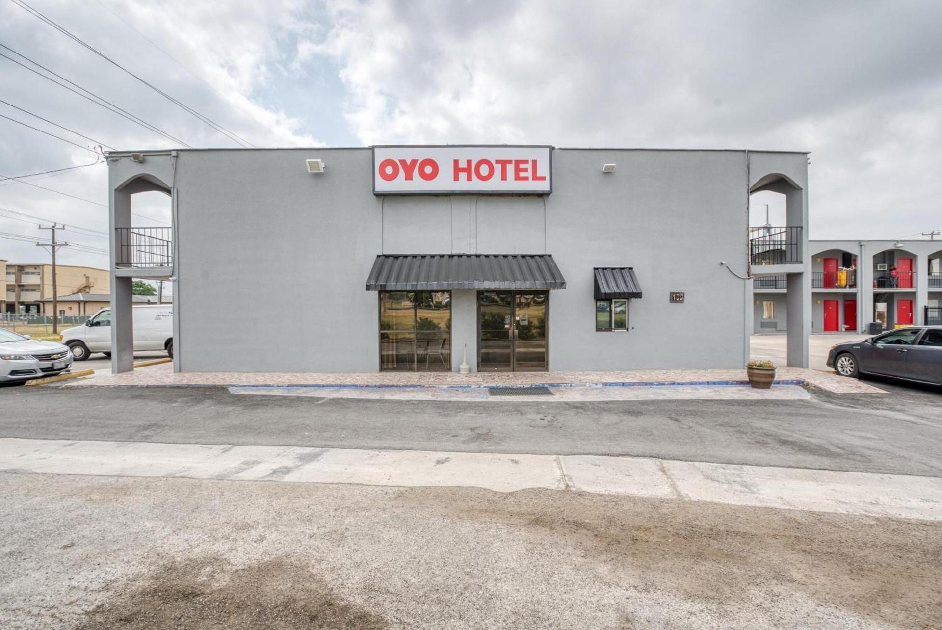 OYO Hotel San Antonio Lackland Air Force Base West photo 15