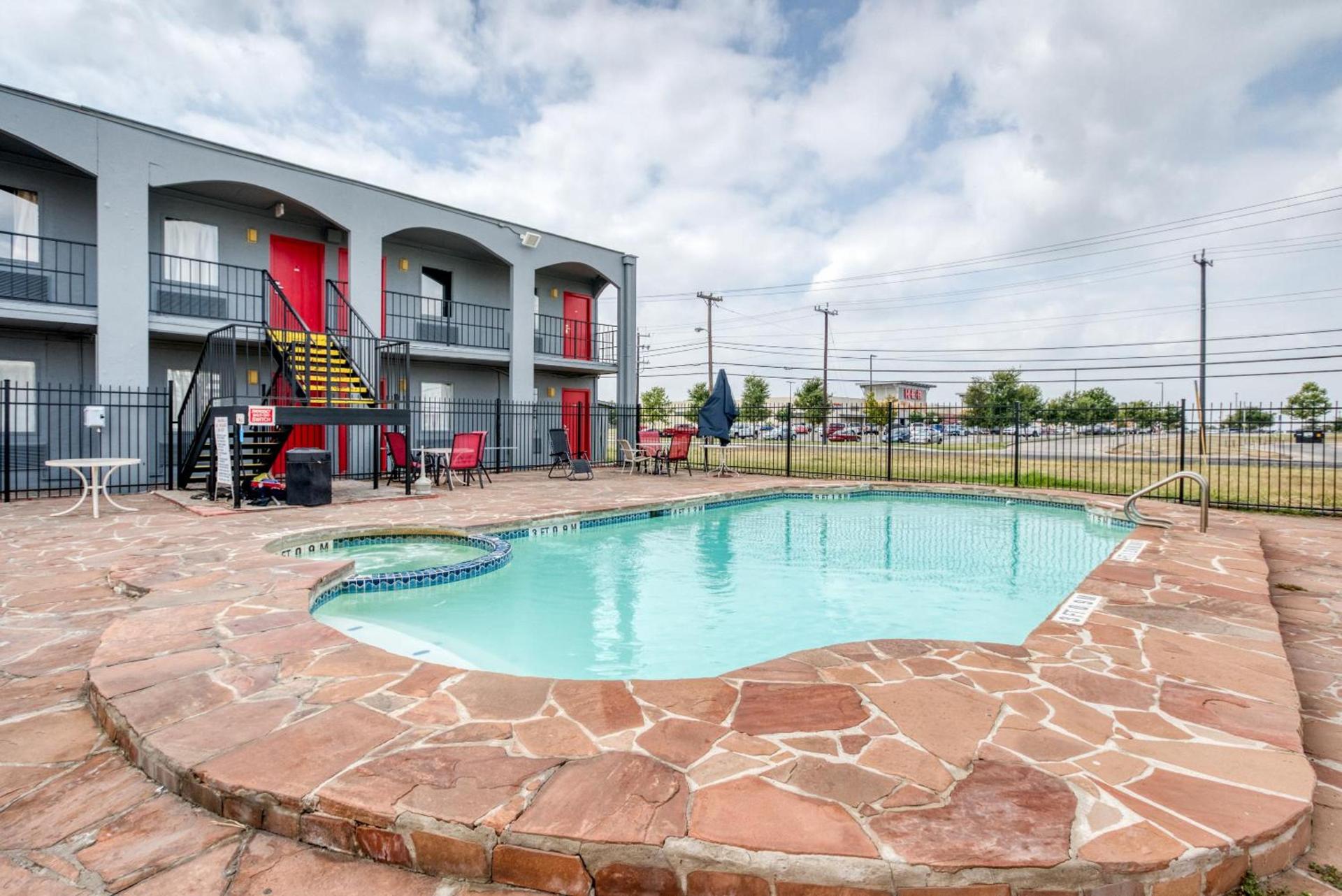 OYO Hotel San Antonio Lackland Air Force Base West photo 2