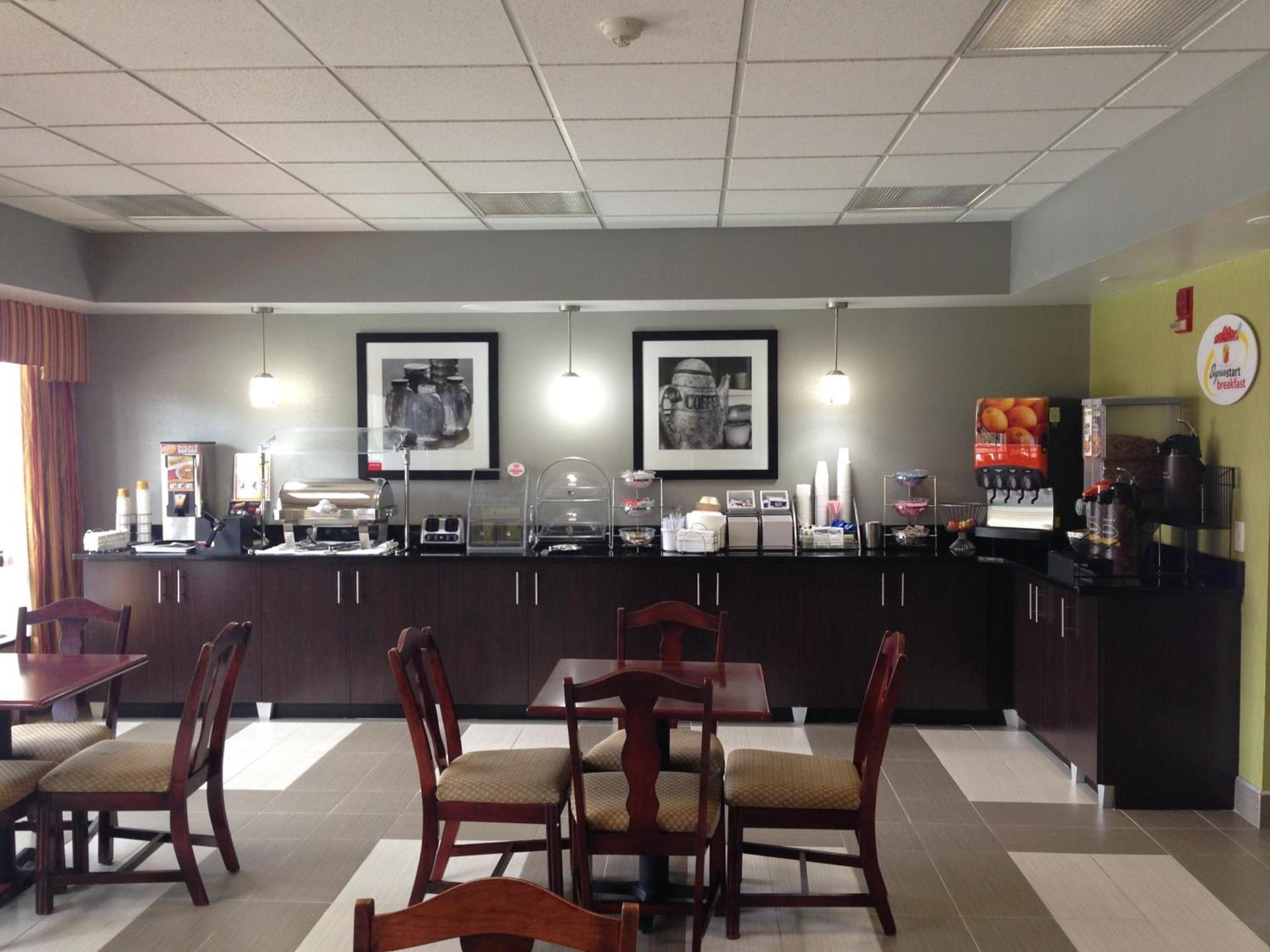 Super 8 by Wyndham Calhoun photo 28