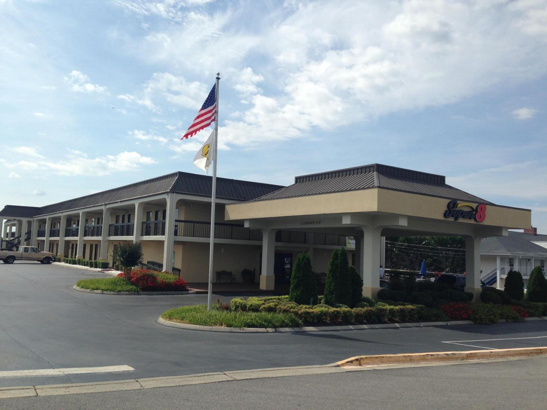Super 8 by Wyndham Calhoun photo 22