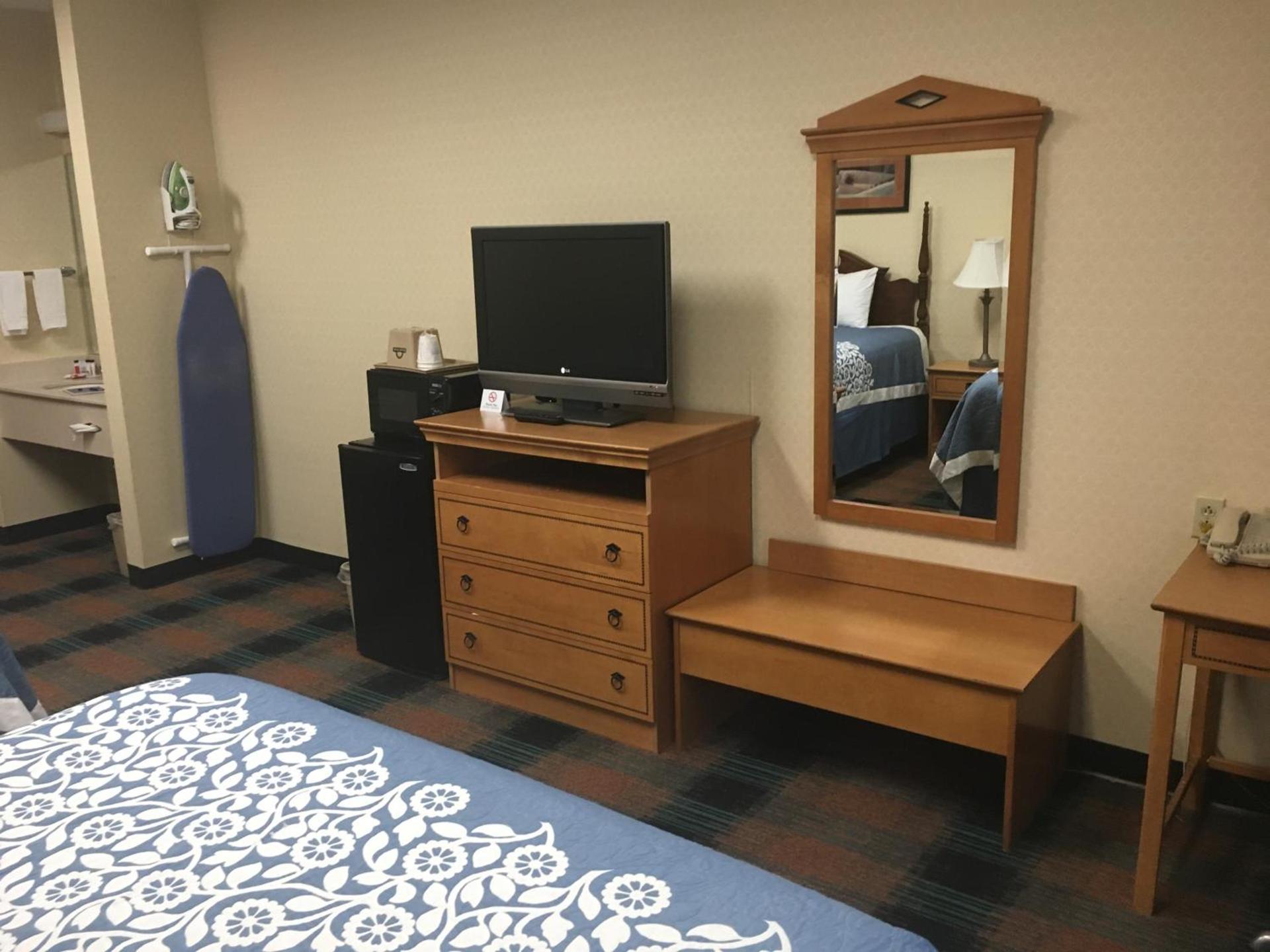 Days Inn by Wyndham Hattiesburg MS photo 22
