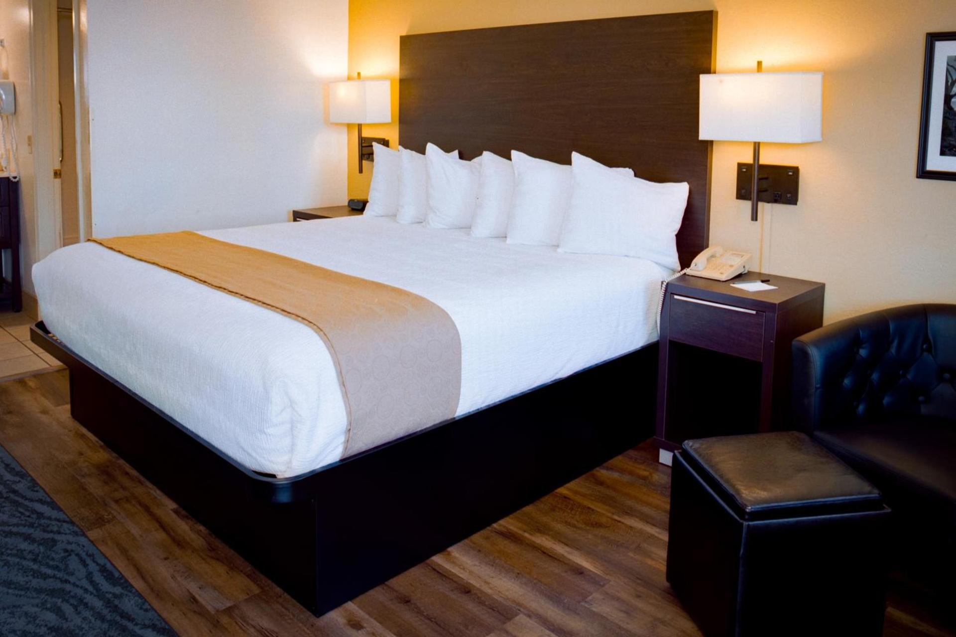 Pines Inn & Suites photo 14