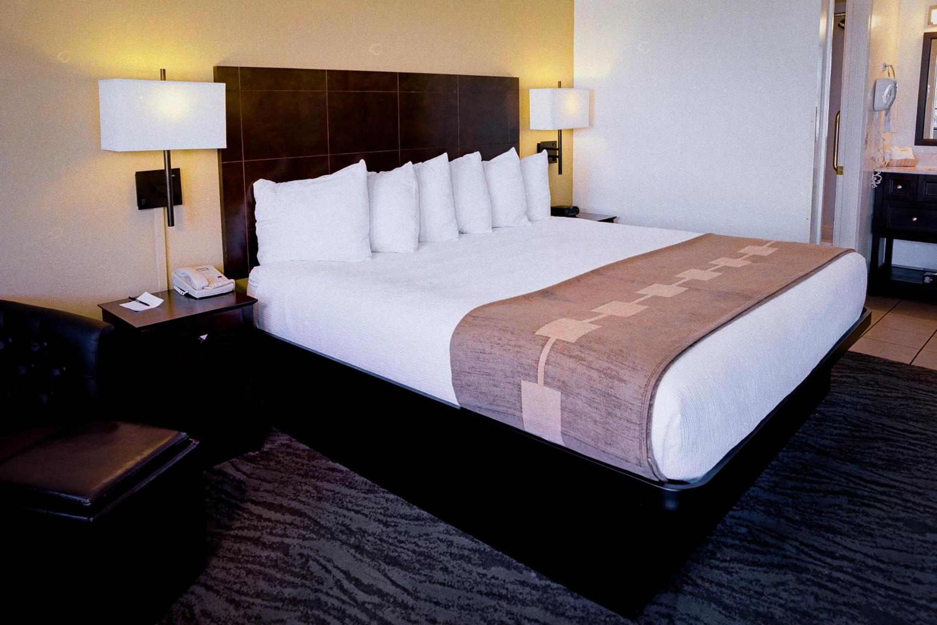 Pines Inn & Suites photo 16