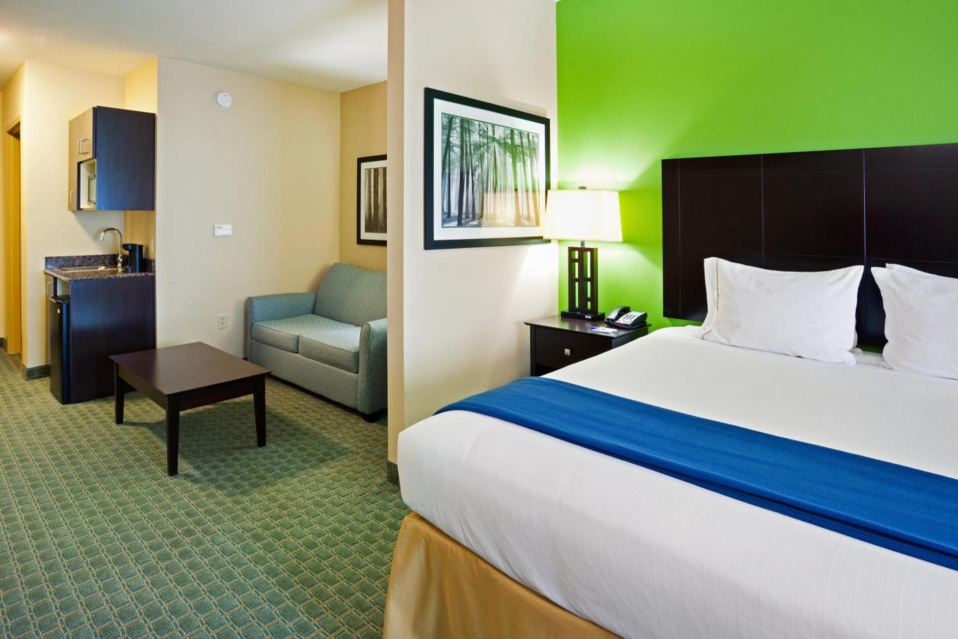 Holiday Inn Express Hotel & Suites Newport South by IHG photo 2