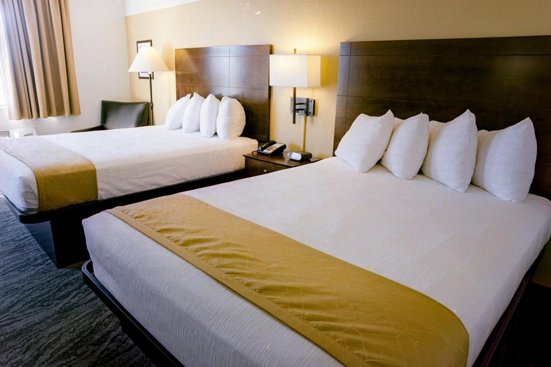 Pines Inn & Suites photo 12