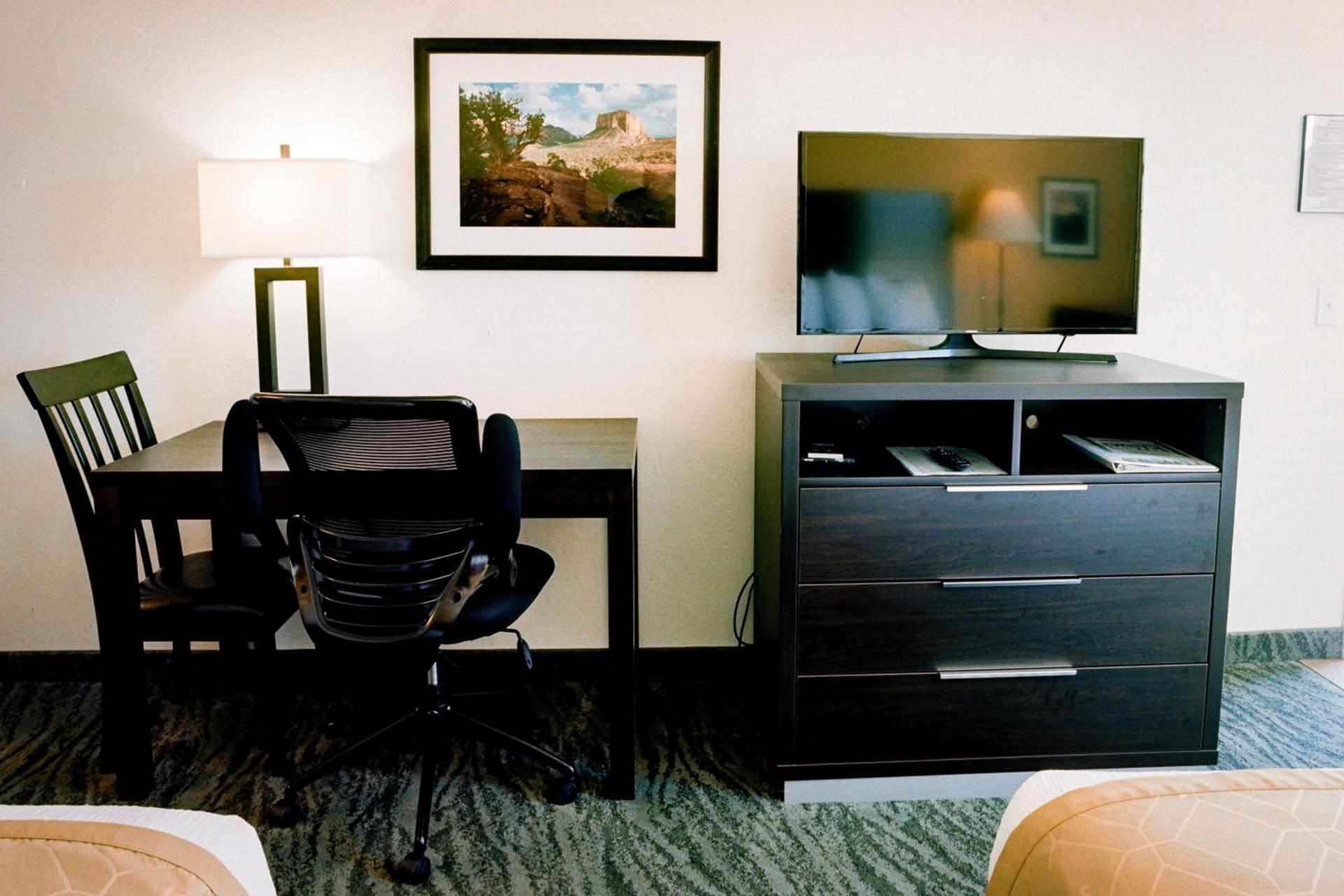 Pines Inn & Suites photo 13