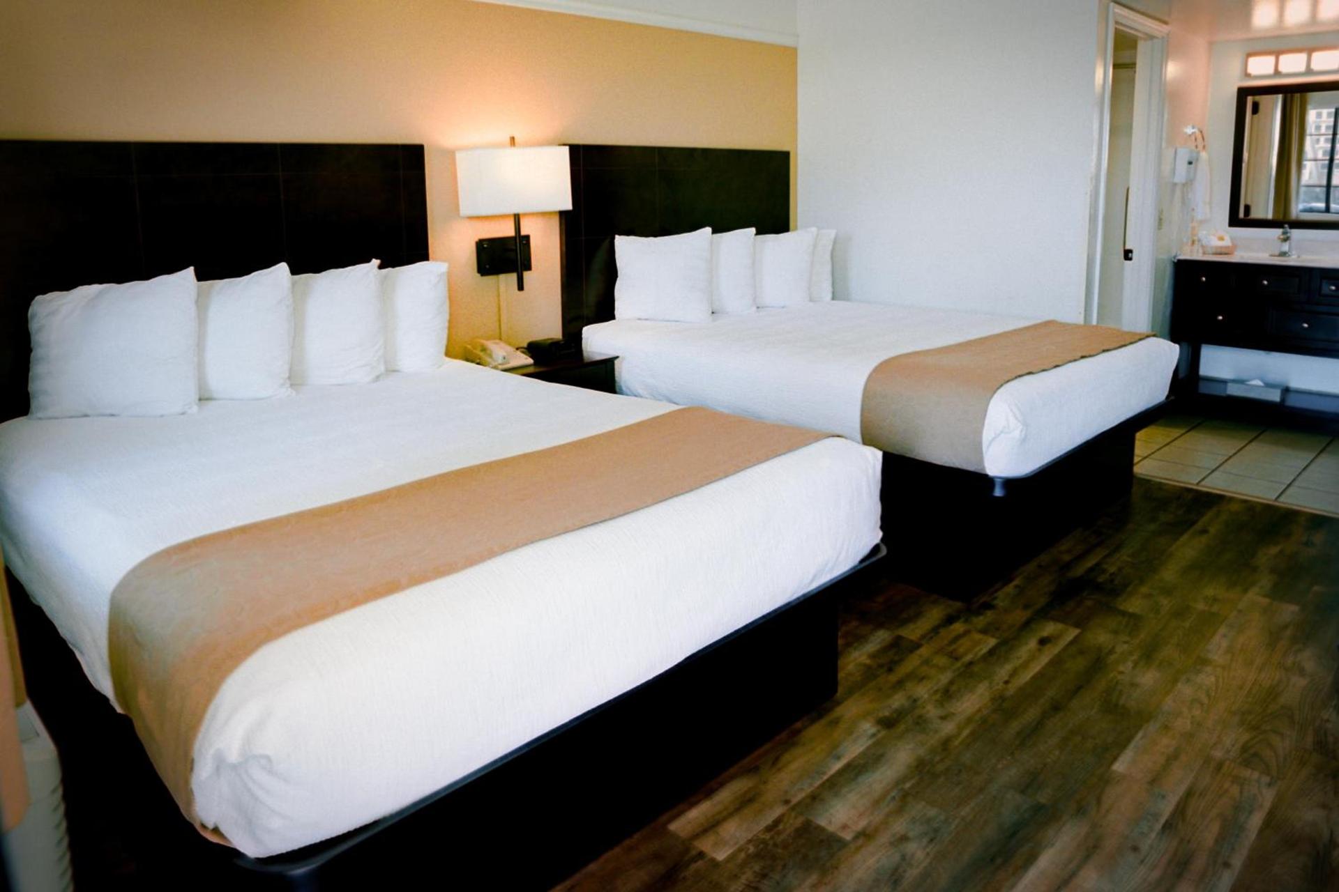 Pines Inn & Suites photo 5