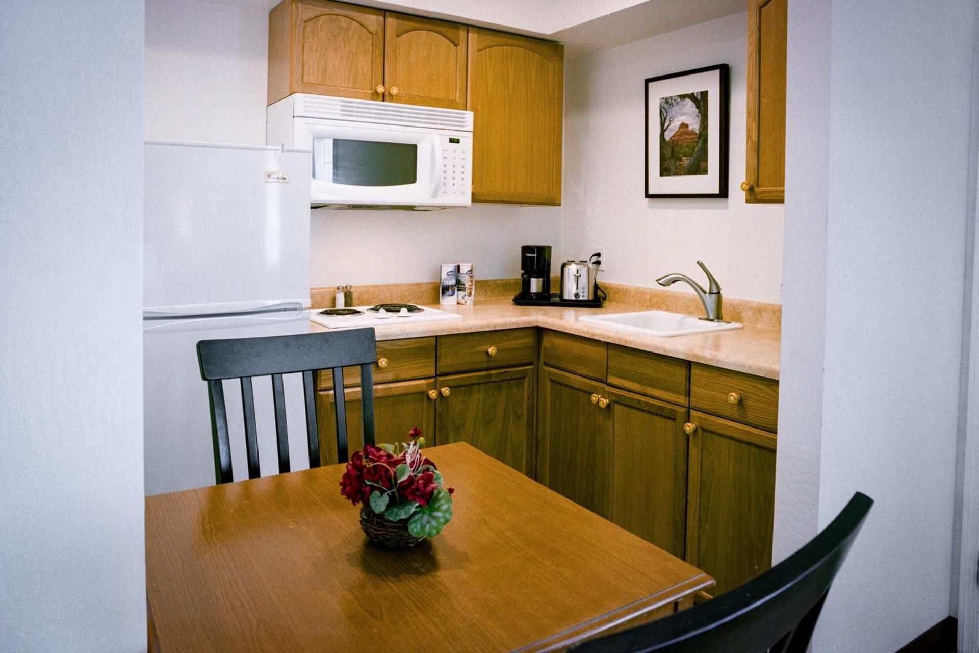 Pines Inn & Suites photo 8