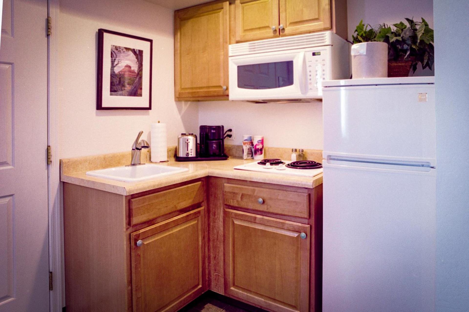 Pines Inn & Suites photo 10