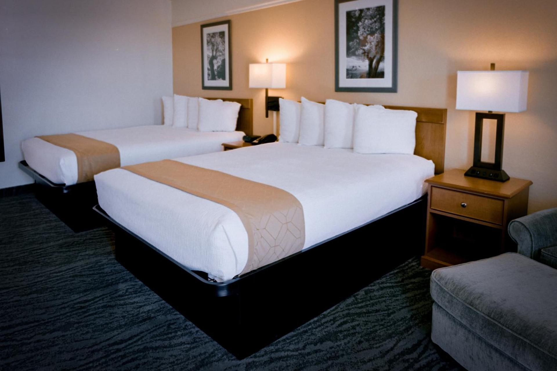 Pines Inn & Suites photo 11