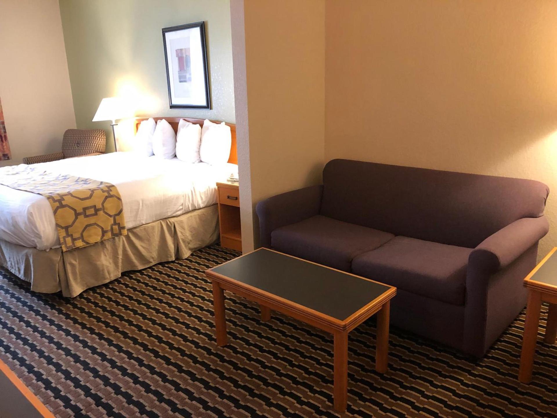 Baymont by Wyndham Fort Wayne photo 41