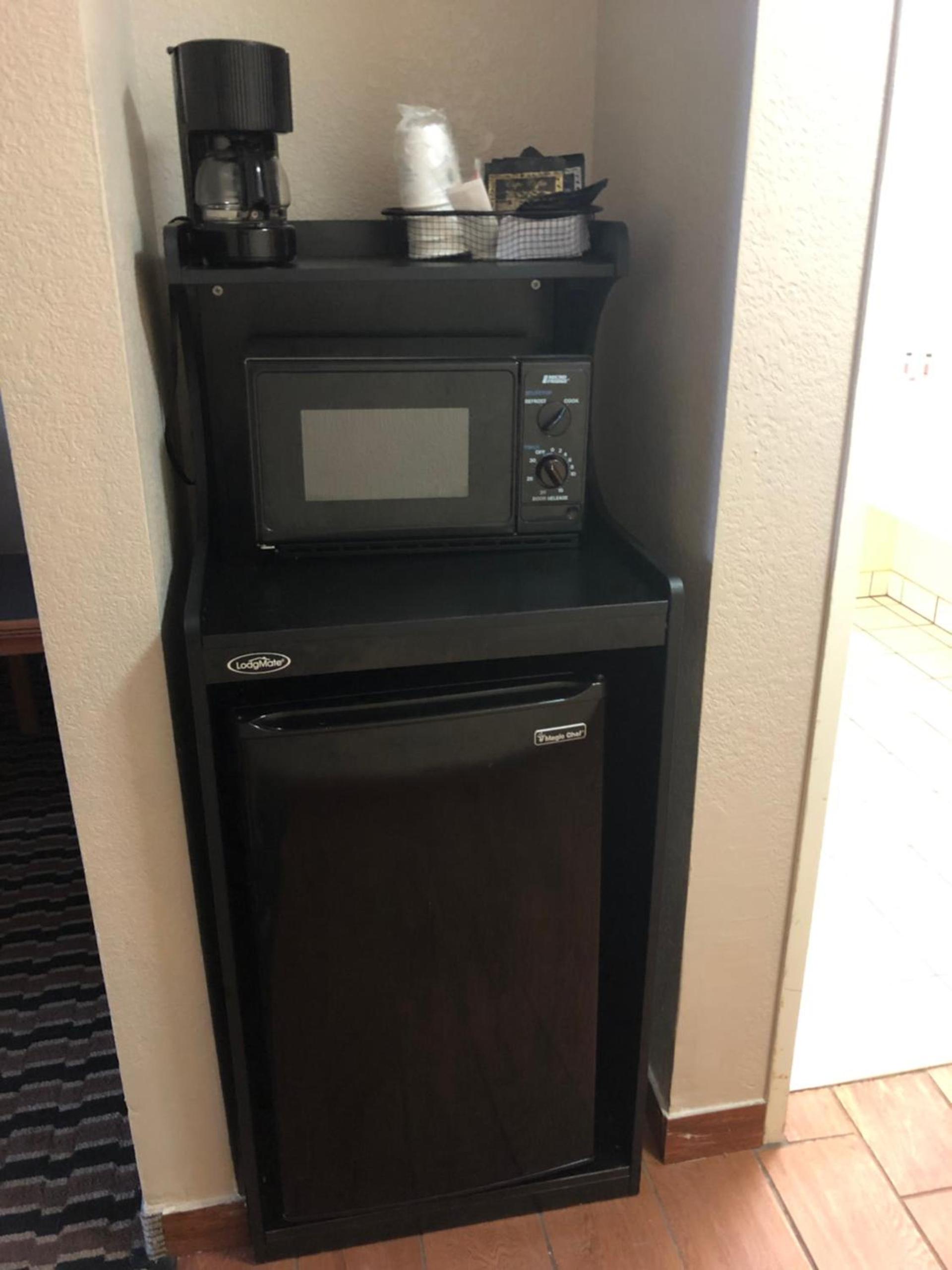 Baymont by Wyndham Fort Wayne photo 35