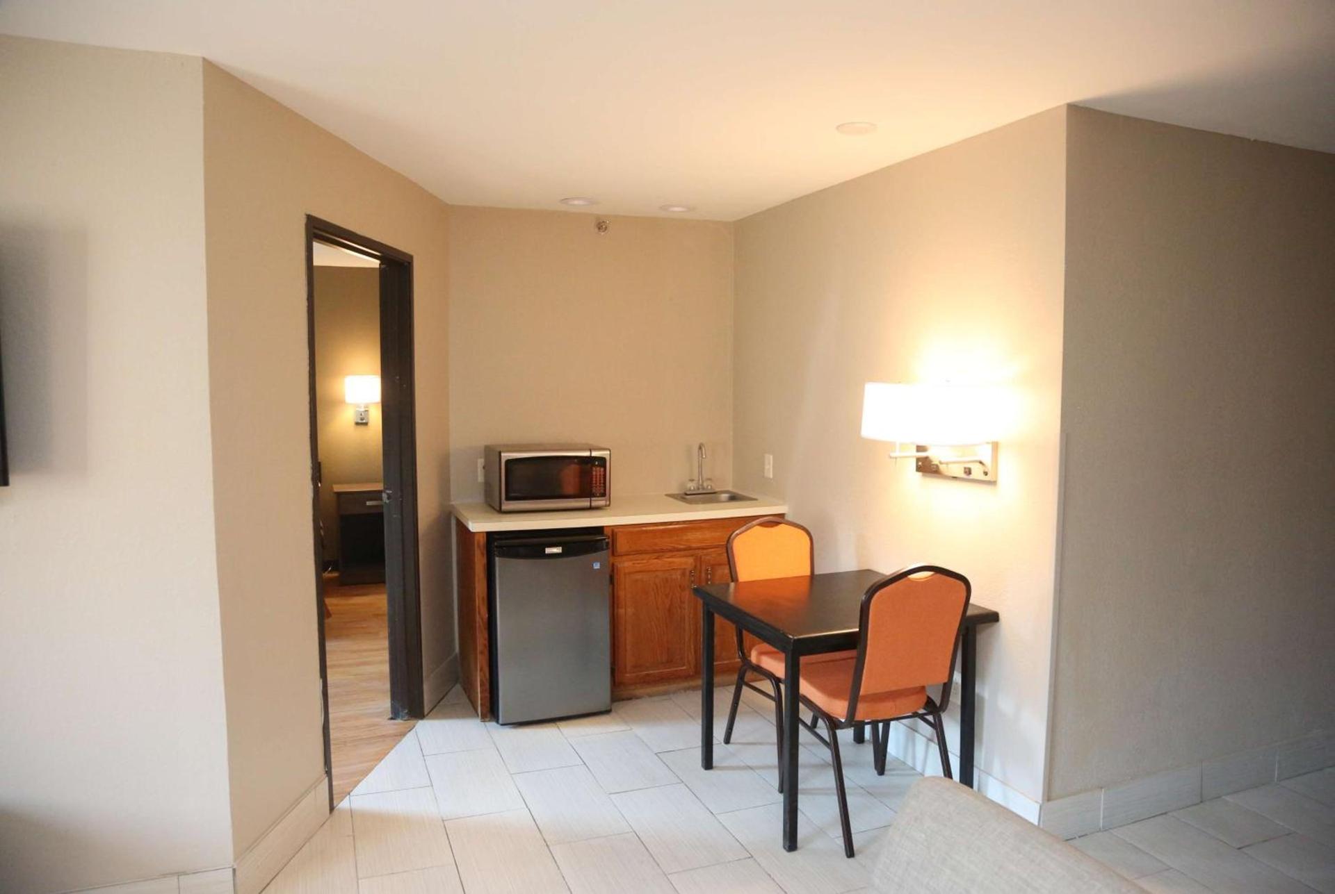 Super 8 by Wyndham Portsmouth photo 17