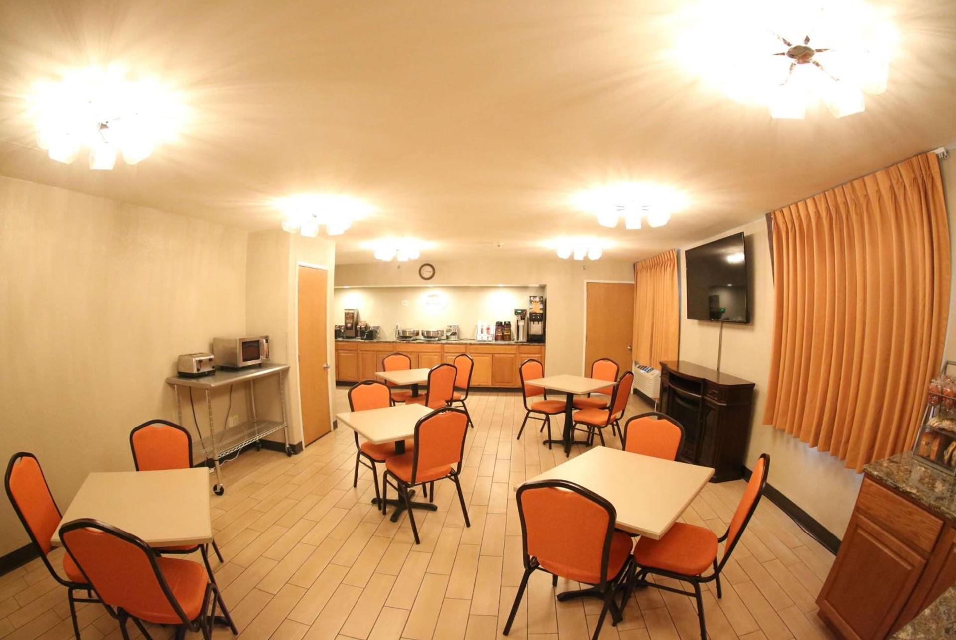 Super 8 by Wyndham Portsmouth photo 22