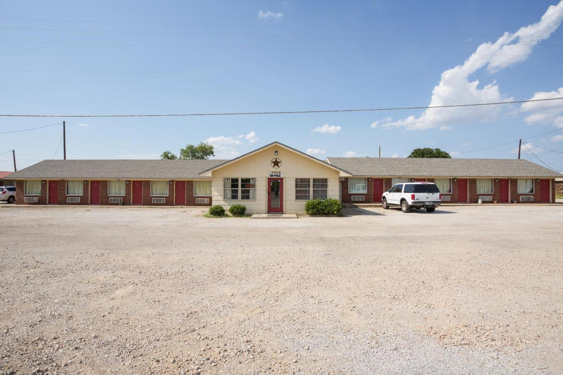 OYO Hotel Breckenridge TX Hubbard Creek Lake photo 8
