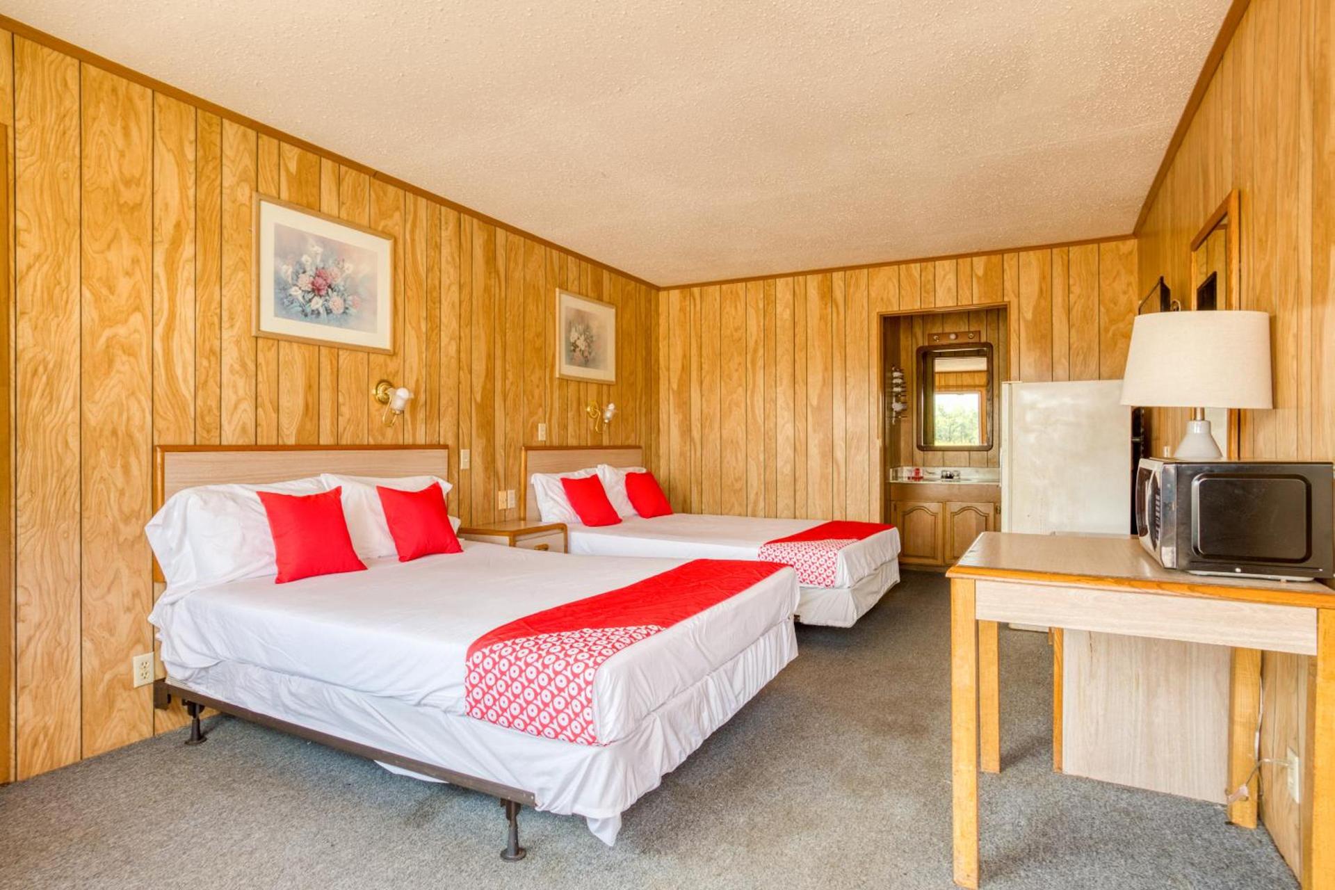 OYO Hotel Breckenridge TX Hubbard Creek Lake photo 4