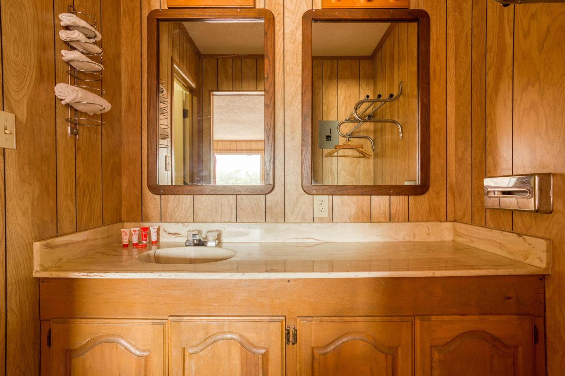 OYO Hotel Breckenridge TX Hubbard Creek Lake photo 15