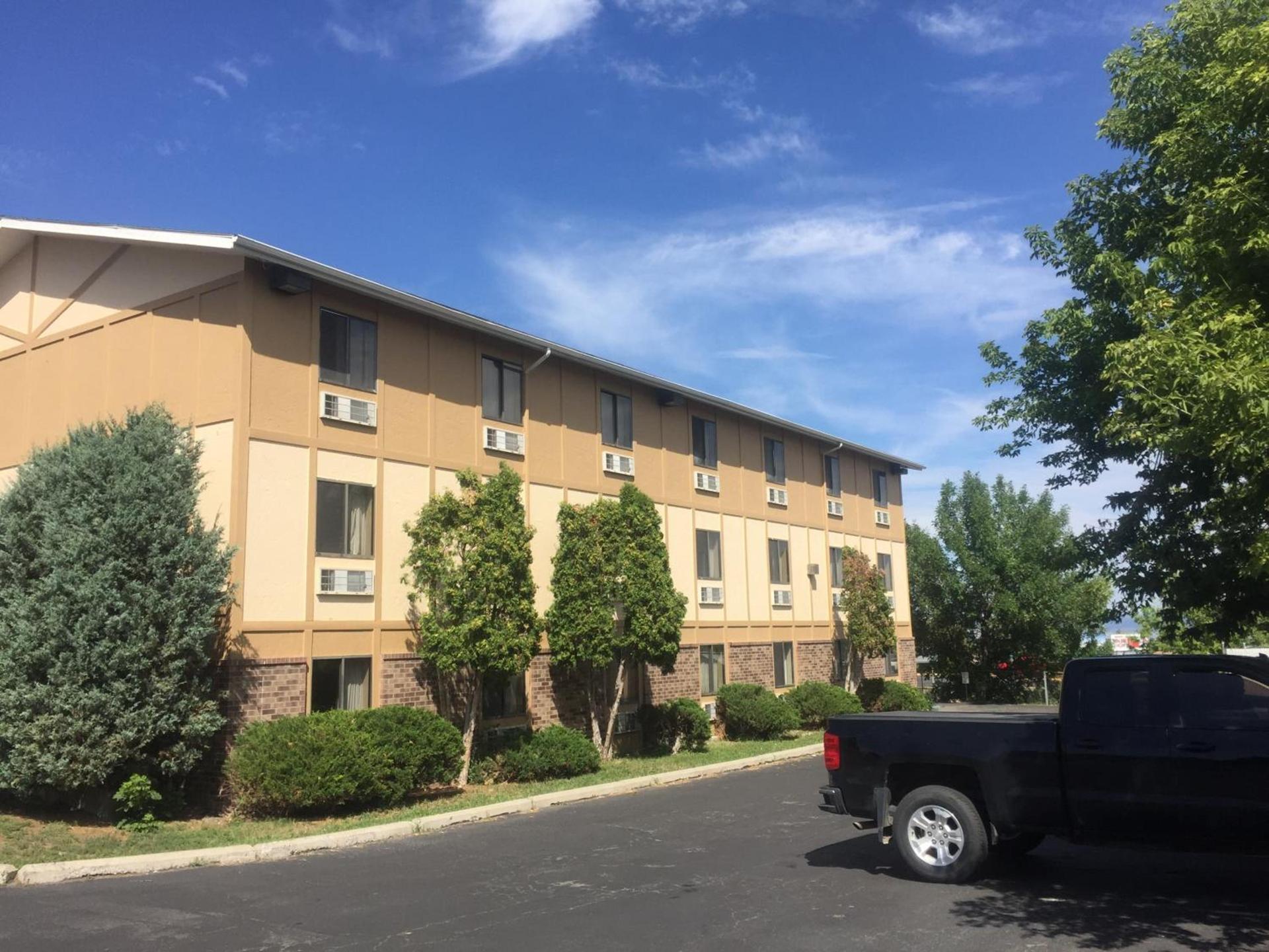 Super 8 by Wyndham Helena photo 10