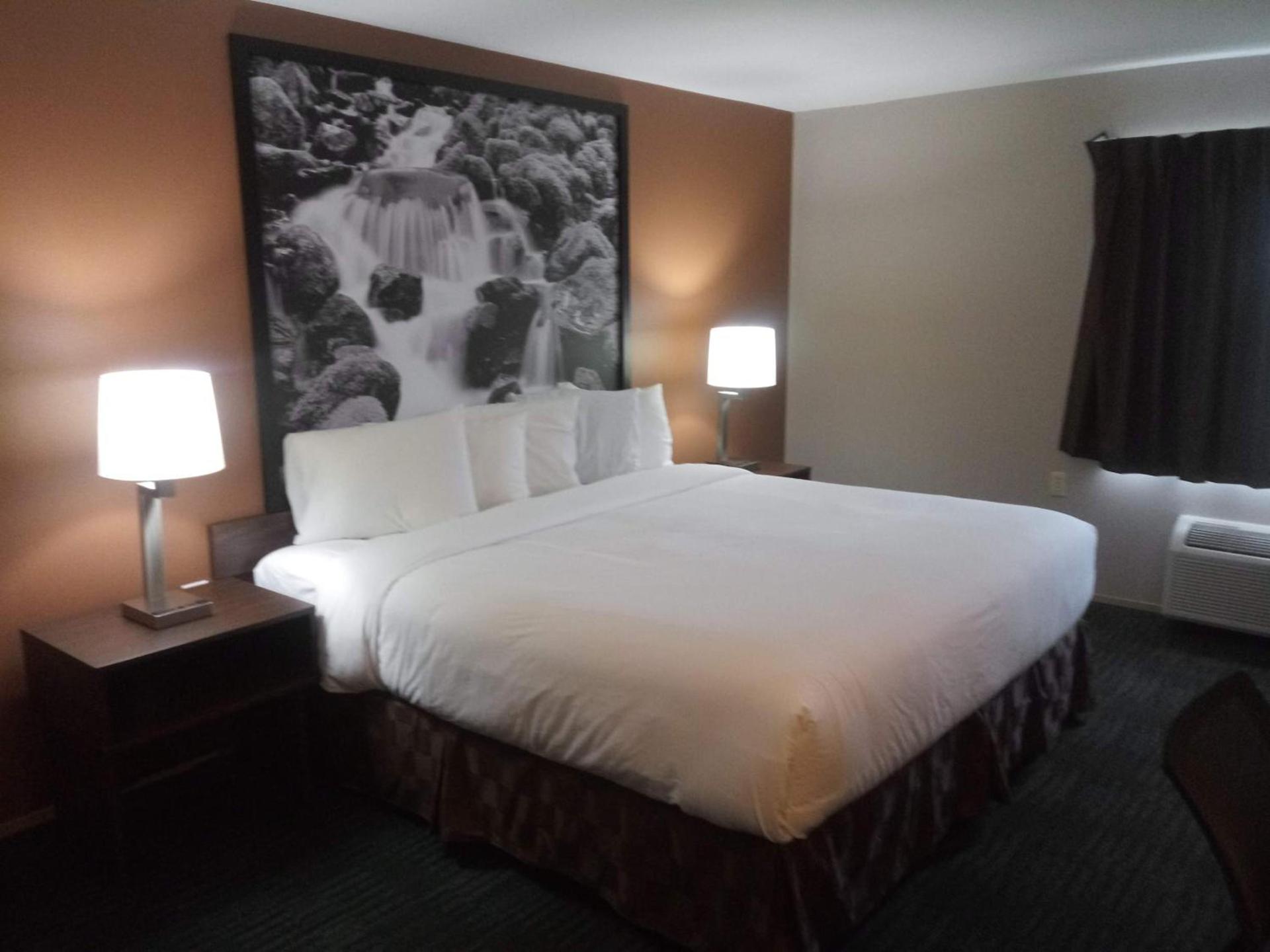 Super 8 by Wyndham Lynnwood photo 13